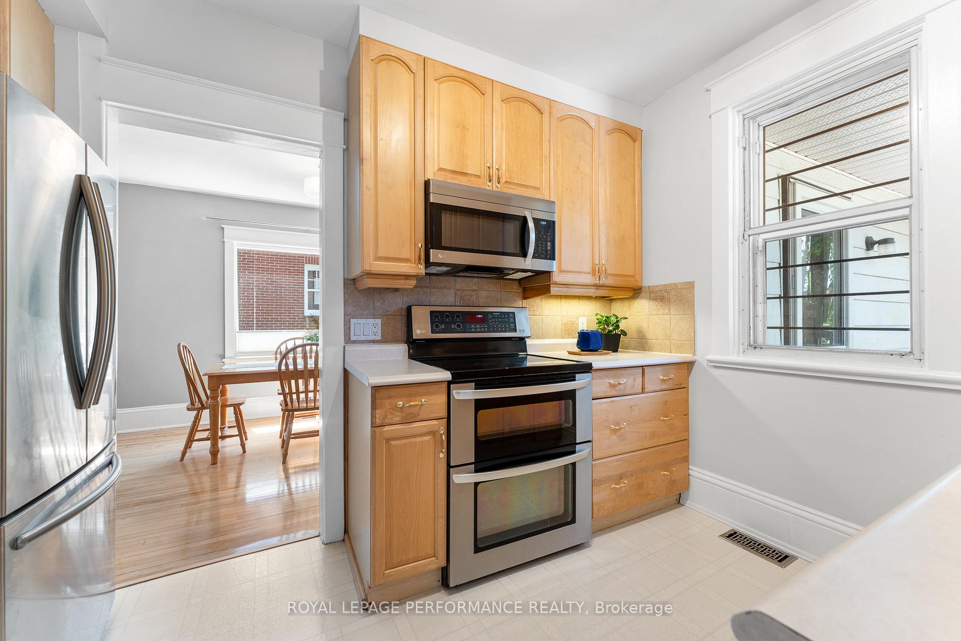 Photo 12 of 456 Melbourne Avenue, Ottawa, McKellar/Highland — HOMEH