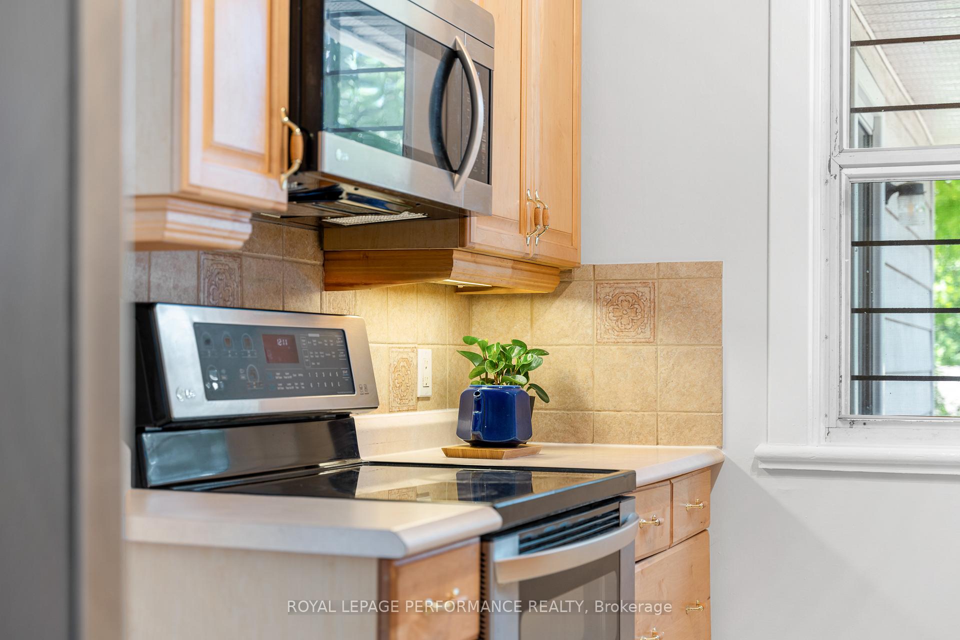 Photo 17 of 456 Melbourne Avenue, Ottawa, McKellar/Highland — HOMEH