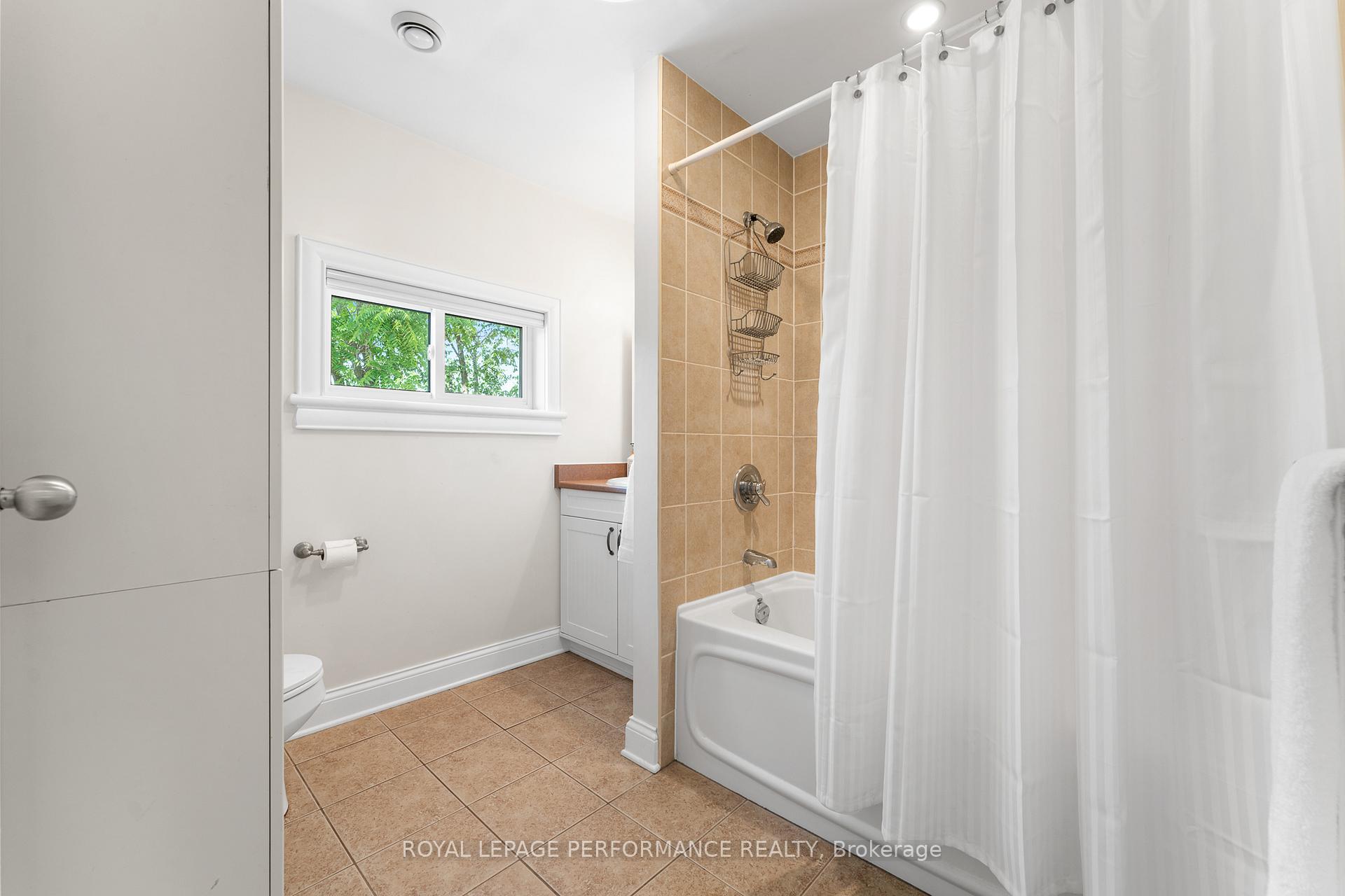 Photo 23 of 456 Melbourne Avenue, Ottawa, McKellar/Highland — HOMEH