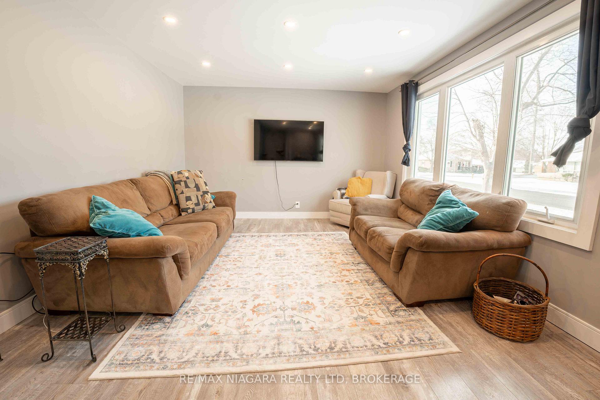 Photo 3 of 478 Niagara Street, St. Catharines, Vine/Linwell — HOMEH