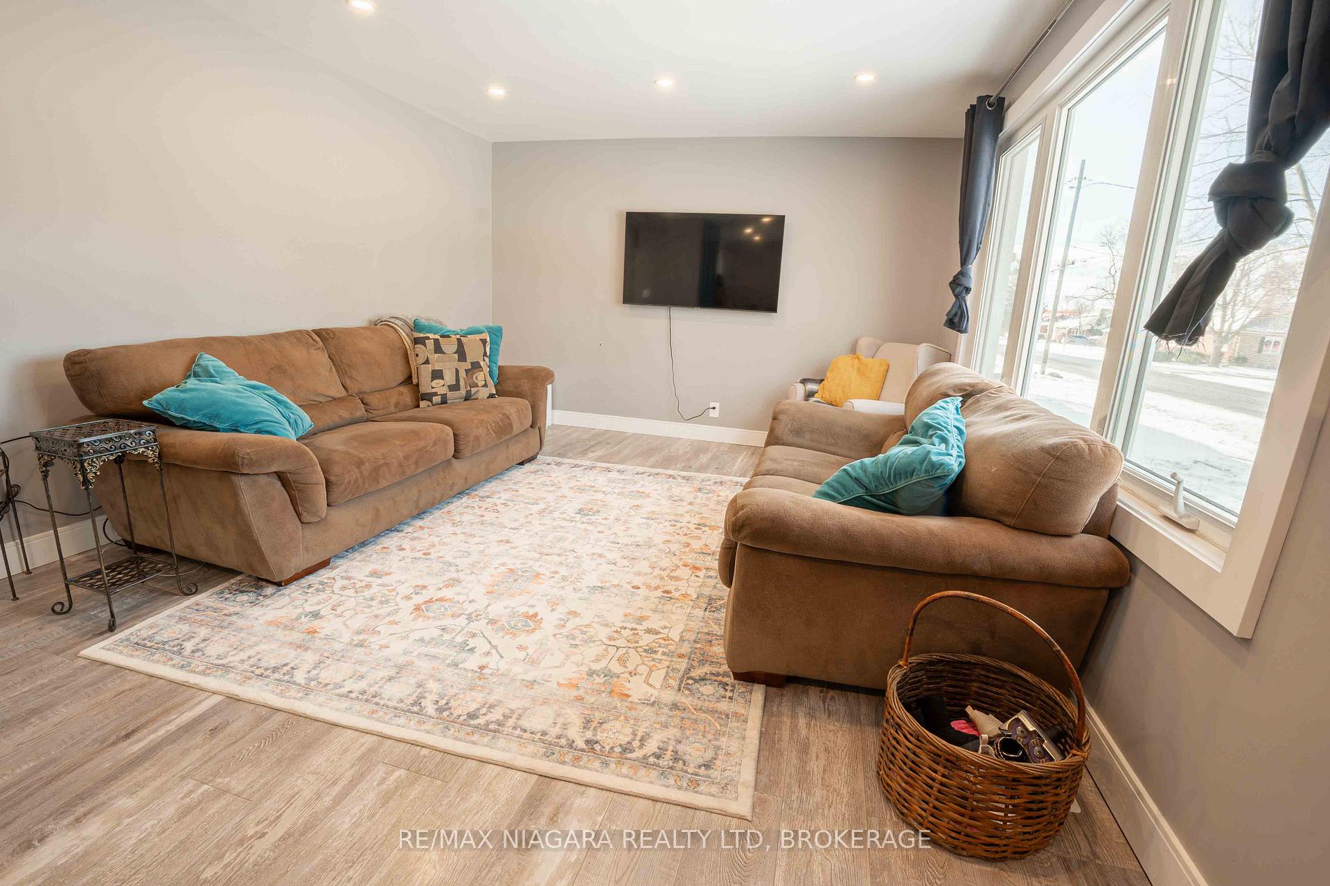 Photo 5 of 478 Niagara Street, St. Catharines, Vine/Linwell — HOMEH