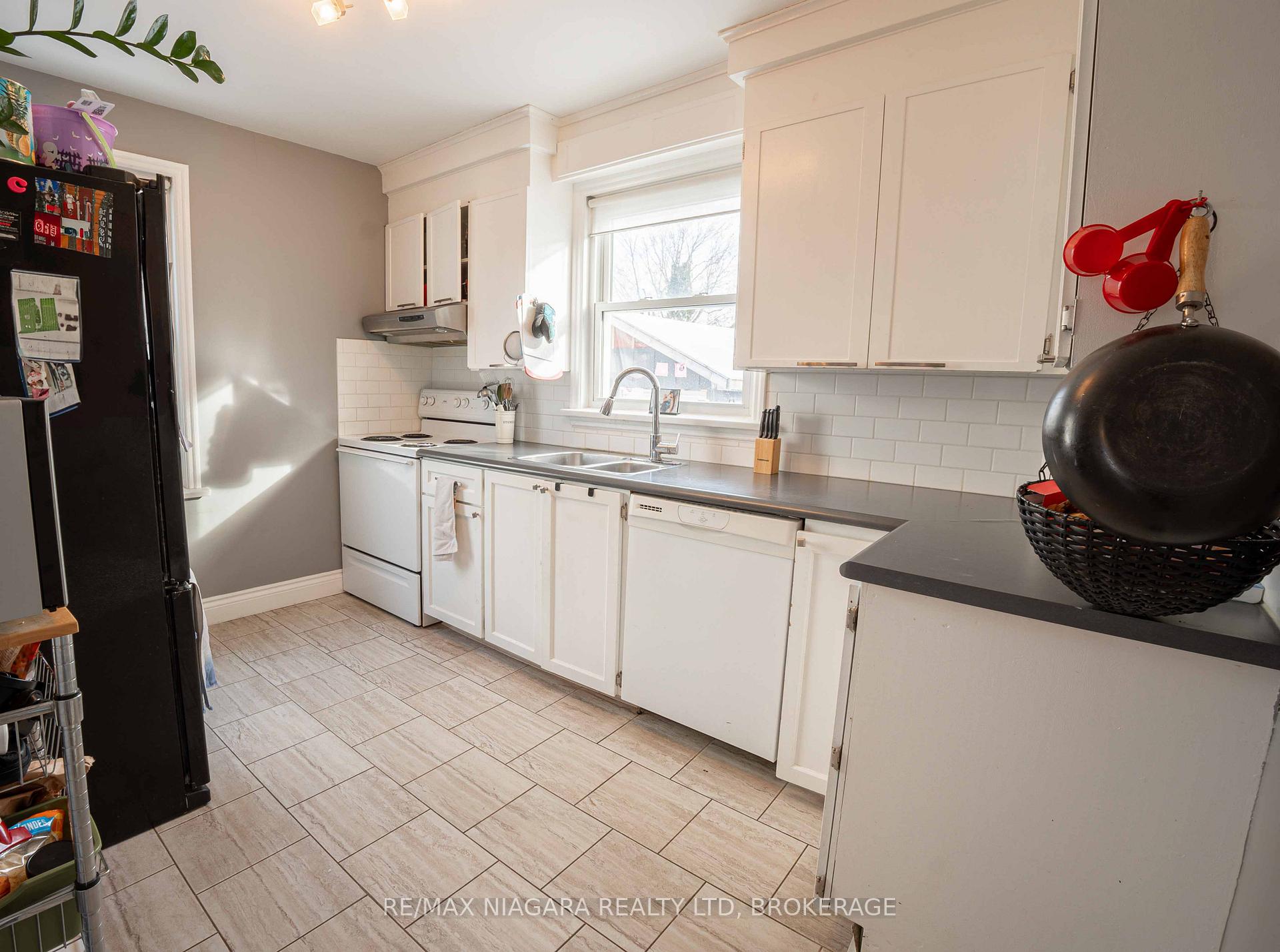 Photo 9 of 478 Niagara Street, St. Catharines, Vine/Linwell — HOMEH