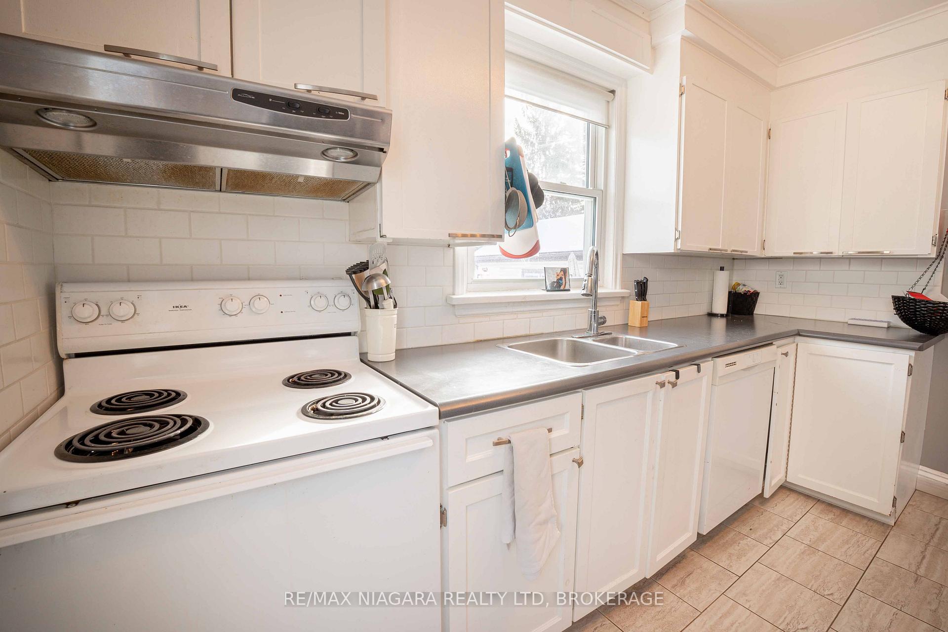 Photo 11 of 478 Niagara Street, St. Catharines, Vine/Linwell — HOMEH