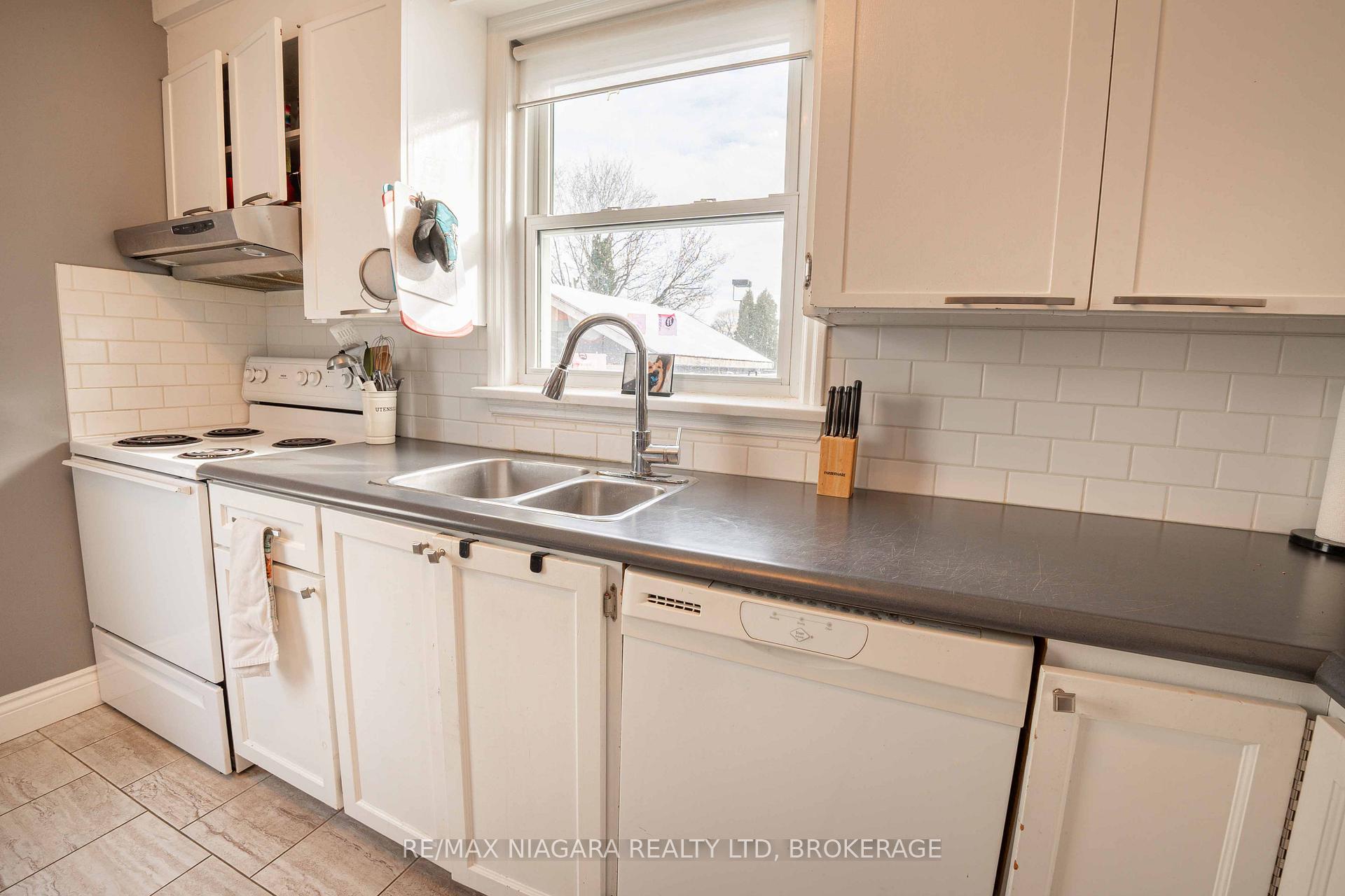 Photo 12 of 478 Niagara Street, St. Catharines, Vine/Linwell — HOMEH