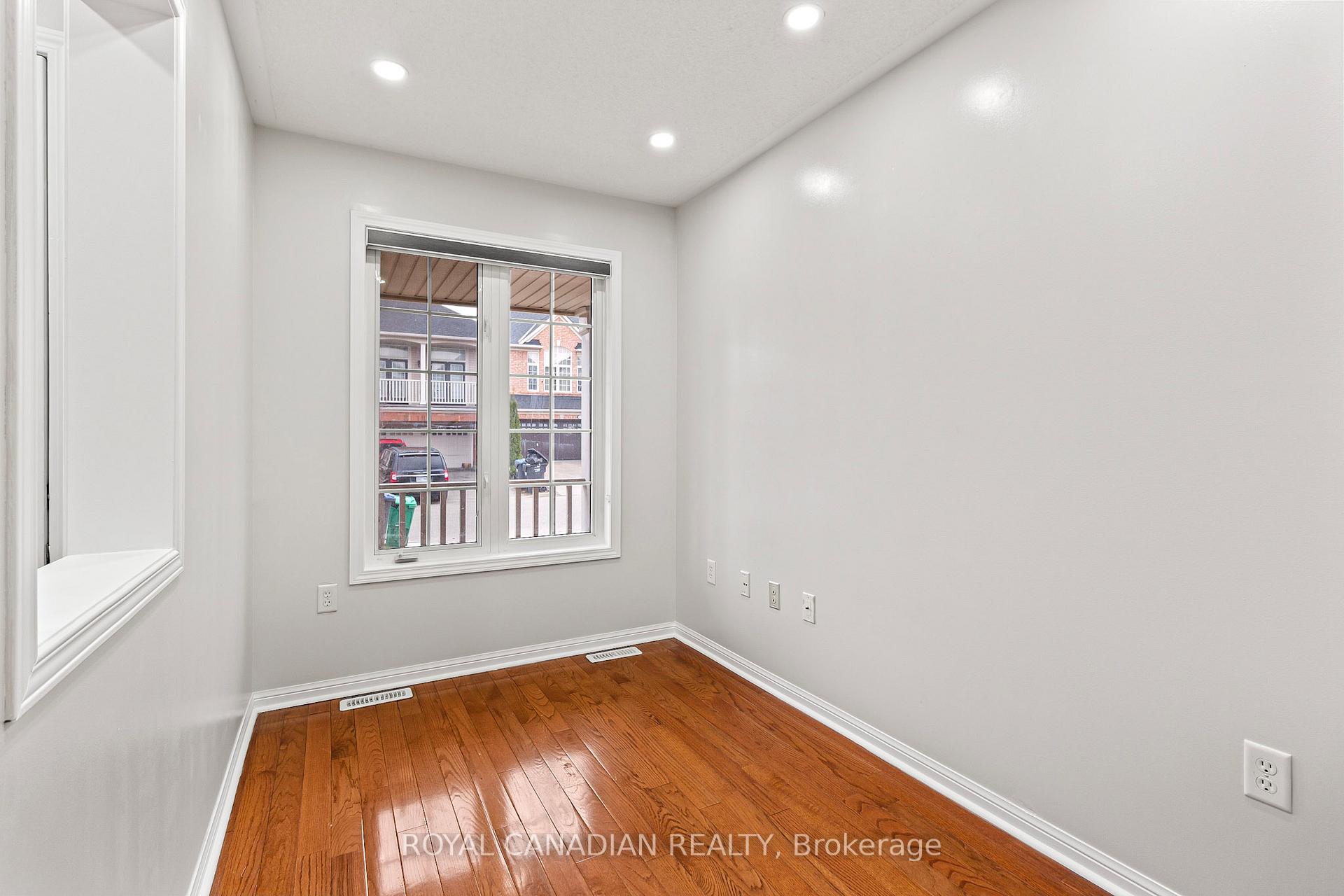 Photo 3 of 260 Fandango Drive W, Brampton, Credit Valley — HOMEH