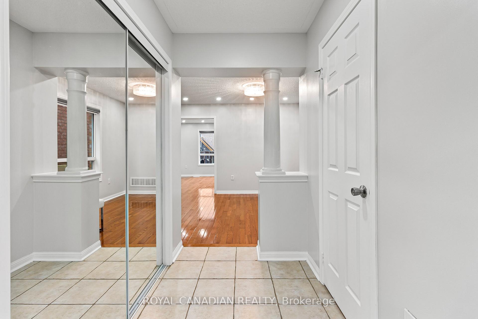 Photo 4 of 260 Fandango Drive W, Brampton, Credit Valley — HOMEH