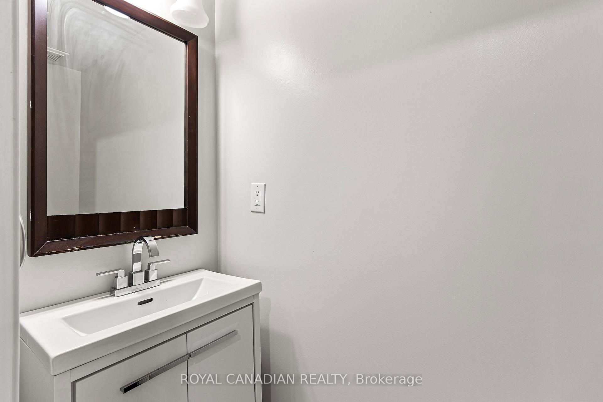 Photo 5 of 260 Fandango Drive W, Brampton, Credit Valley — HOMEH