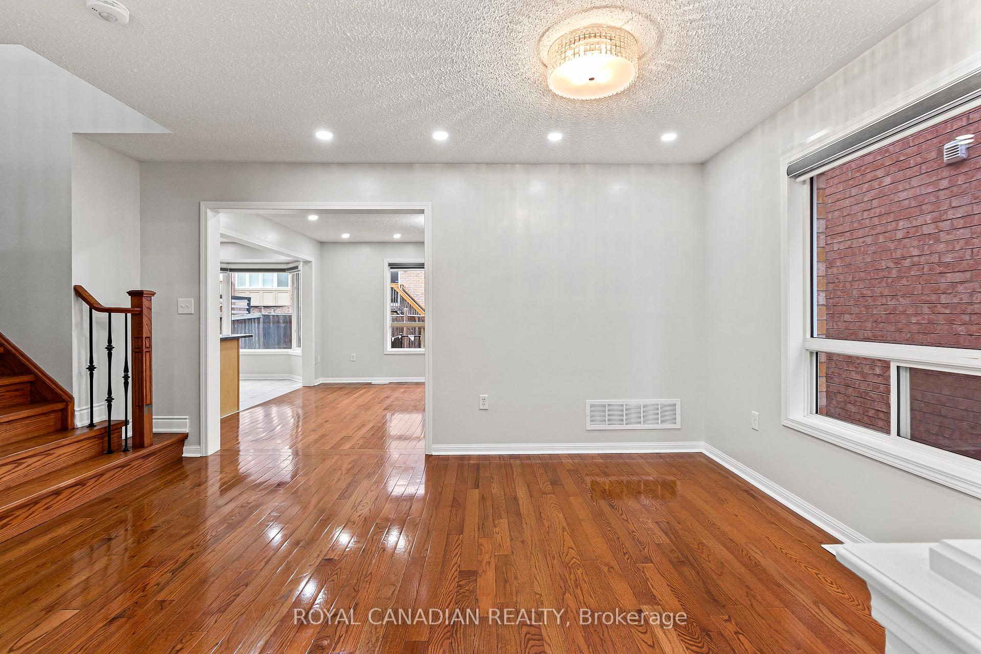 Photo 6 of 260 Fandango Drive W, Brampton, Credit Valley — HOMEH