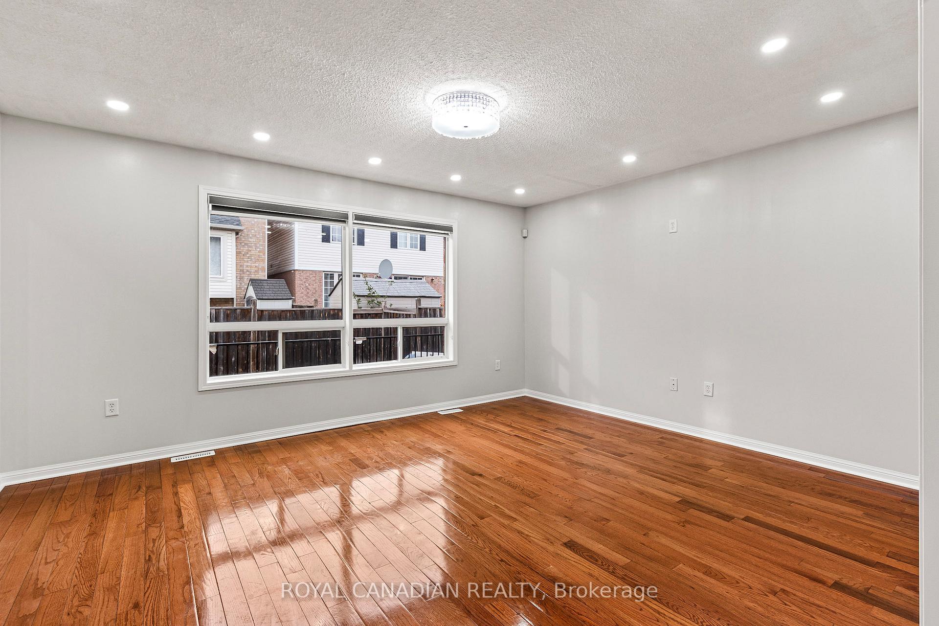 Photo 7 of 260 Fandango Drive W, Brampton, Credit Valley — HOMEH