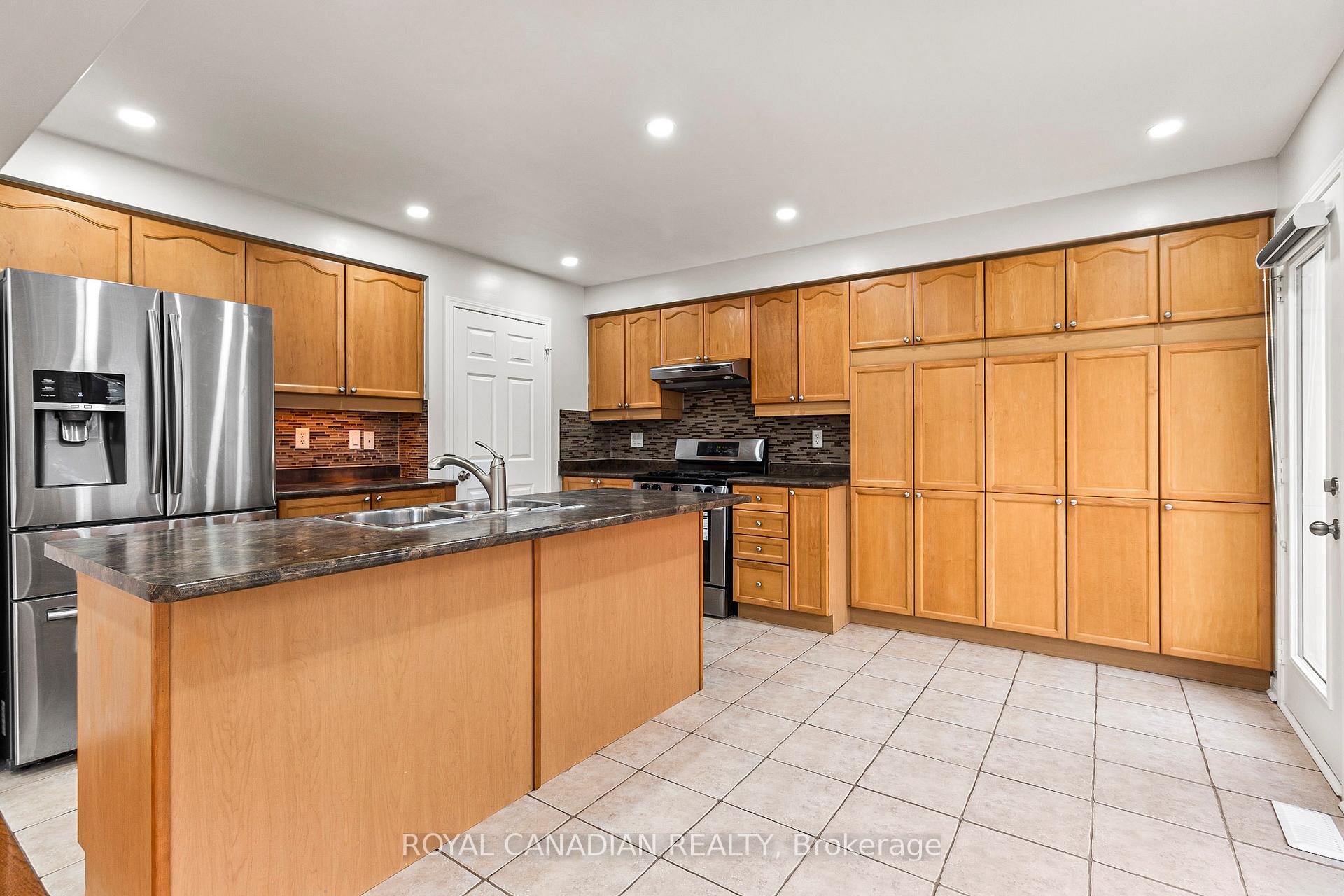Photo 9 of 260 Fandango Drive W, Brampton, Credit Valley — HOMEH