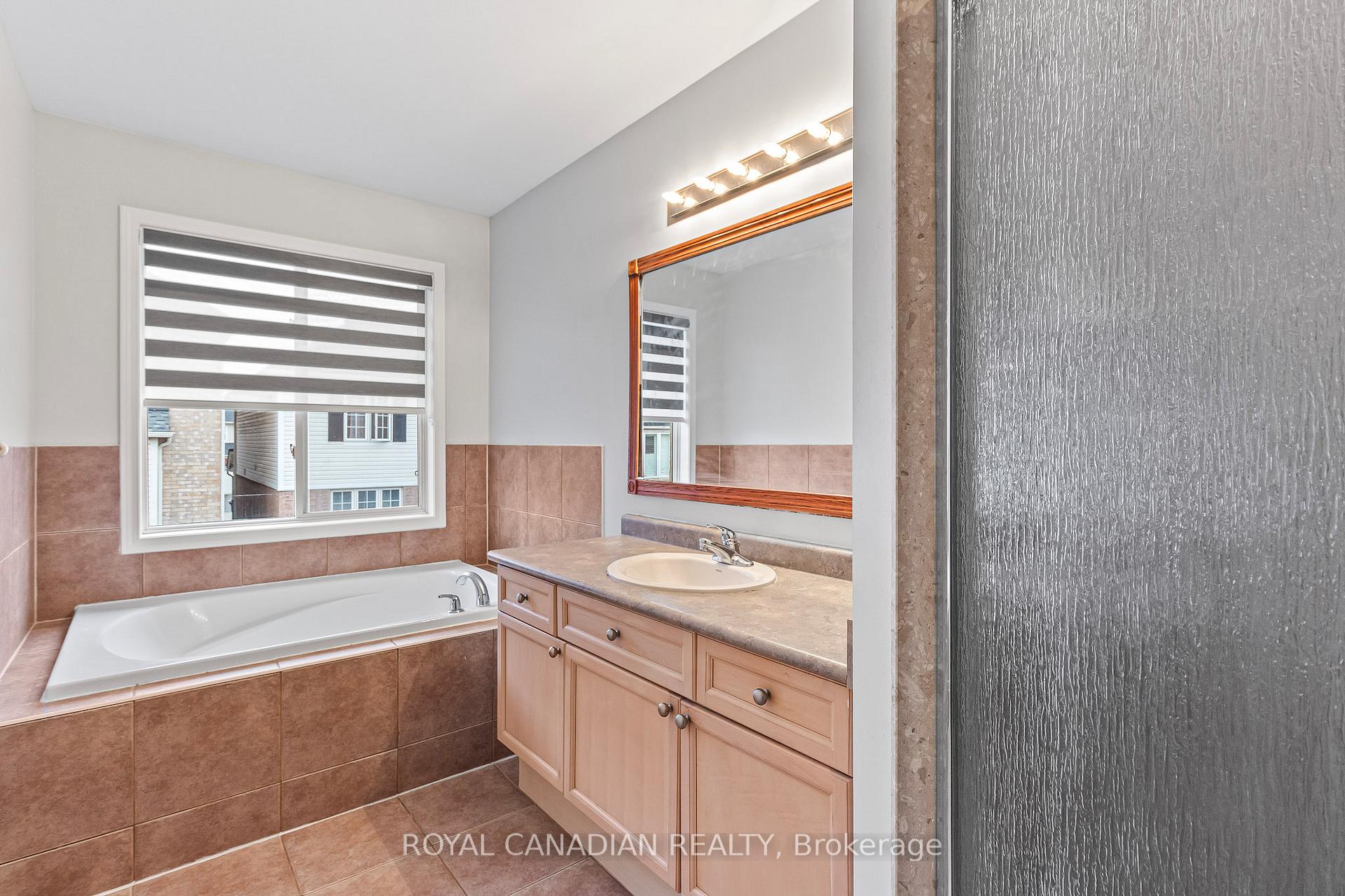 Photo 11 of 260 Fandango Drive W, Brampton, Credit Valley — HOMEH