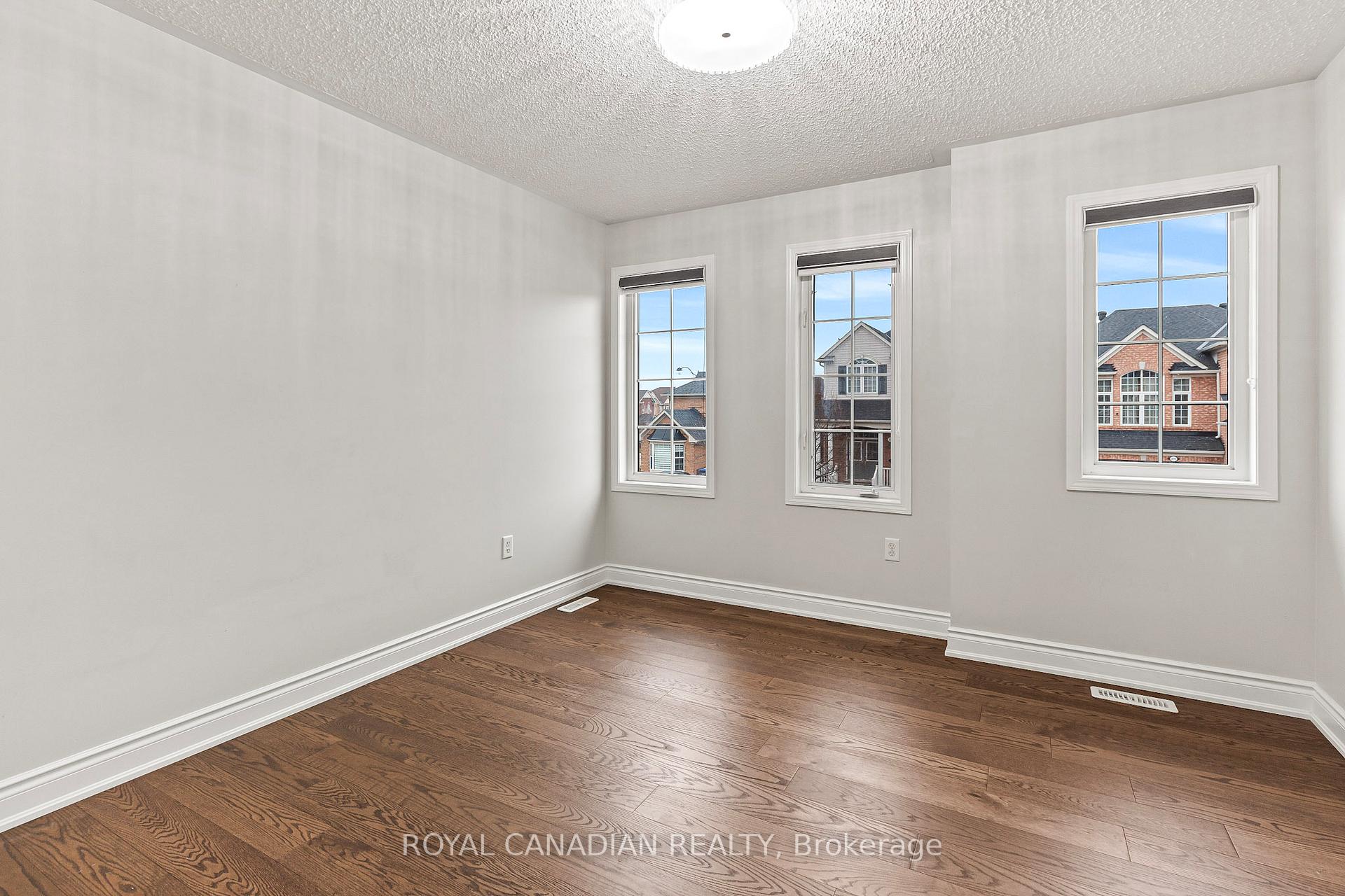 Photo 13 of 260 Fandango Drive W, Brampton, Credit Valley — HOMEH