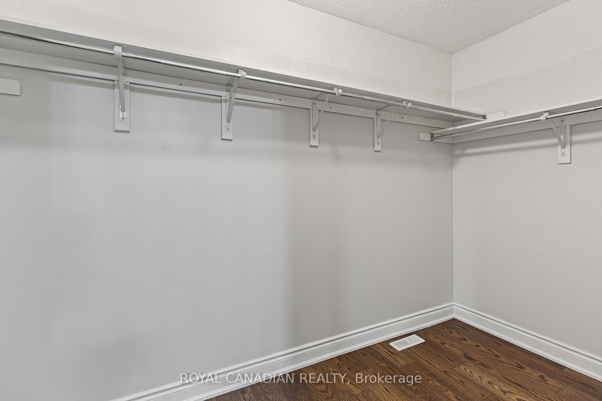 Photo 14 of 260 Fandango Drive W, Brampton, Credit Valley — HOMEH