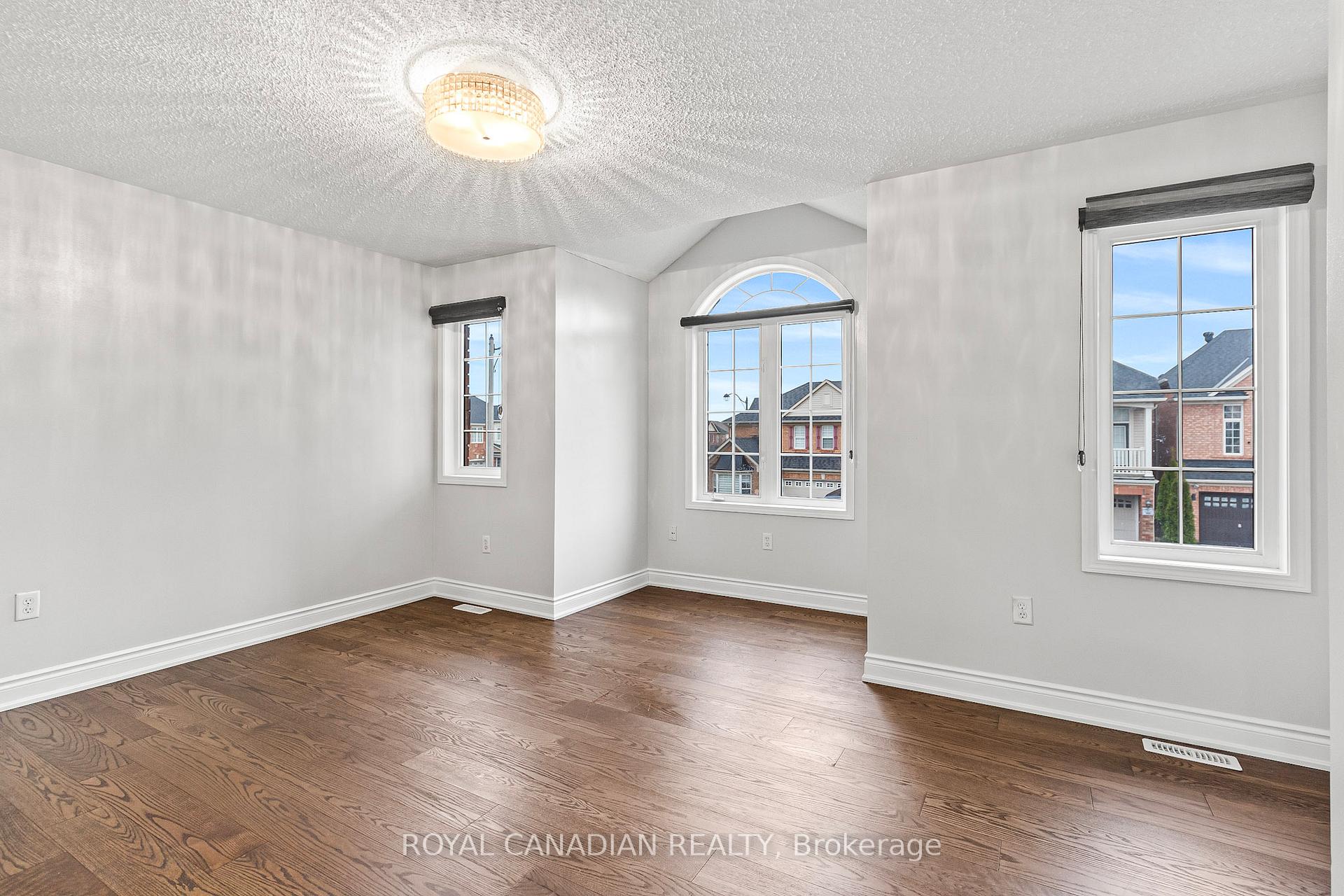 Photo 17 of 260 Fandango Drive W, Brampton, Credit Valley — HOMEH