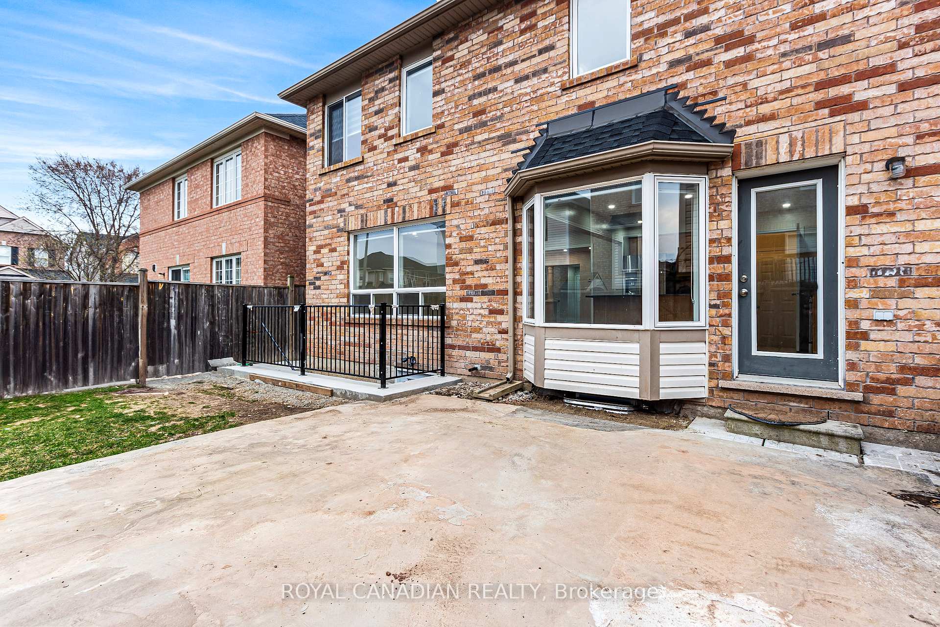 Photo 27 of 260 Fandango Drive W, Brampton, Credit Valley — HOMEH