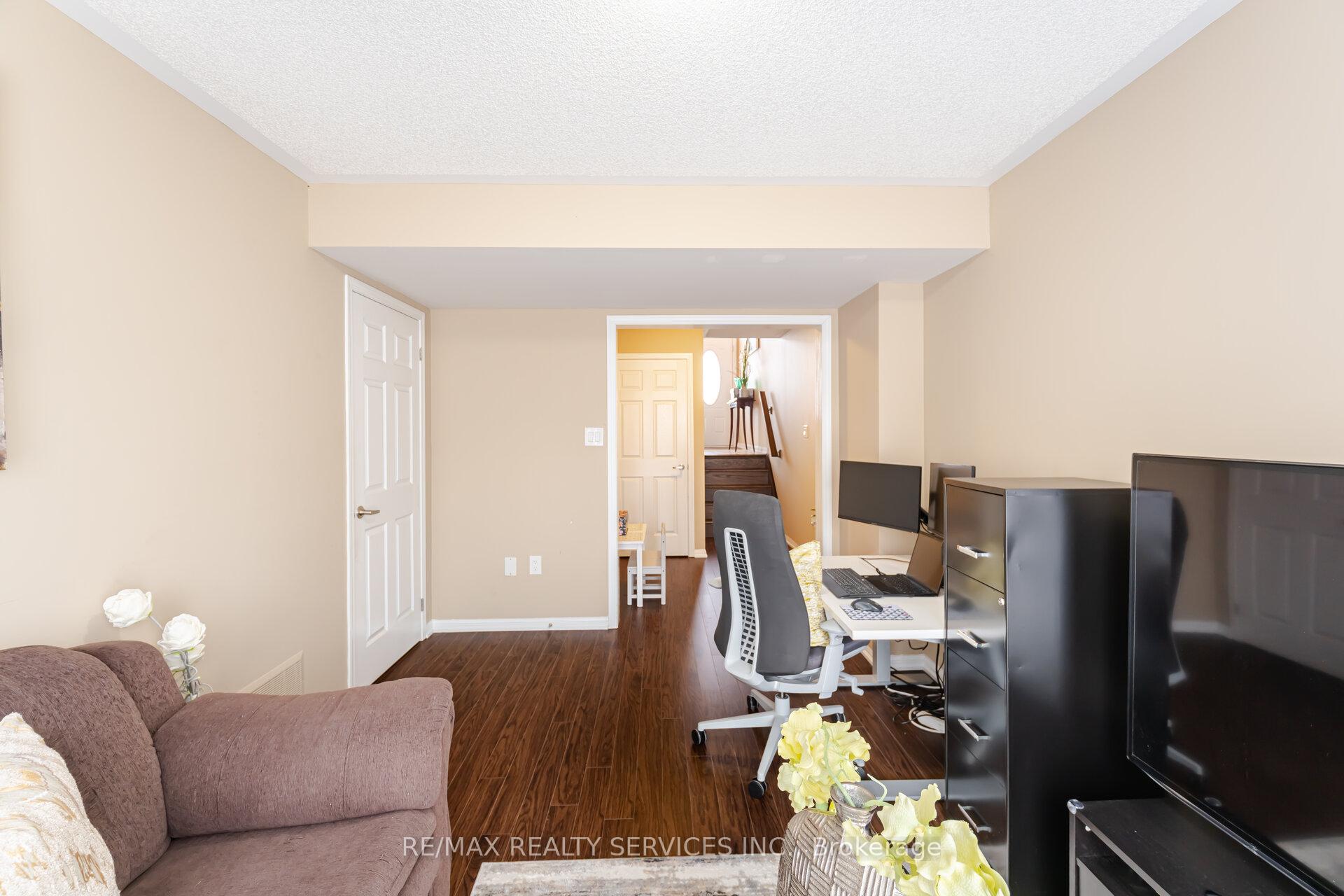 Photo 38 of 98 Memory Lane, Brampton, Northwest Brampton — HOMEH
