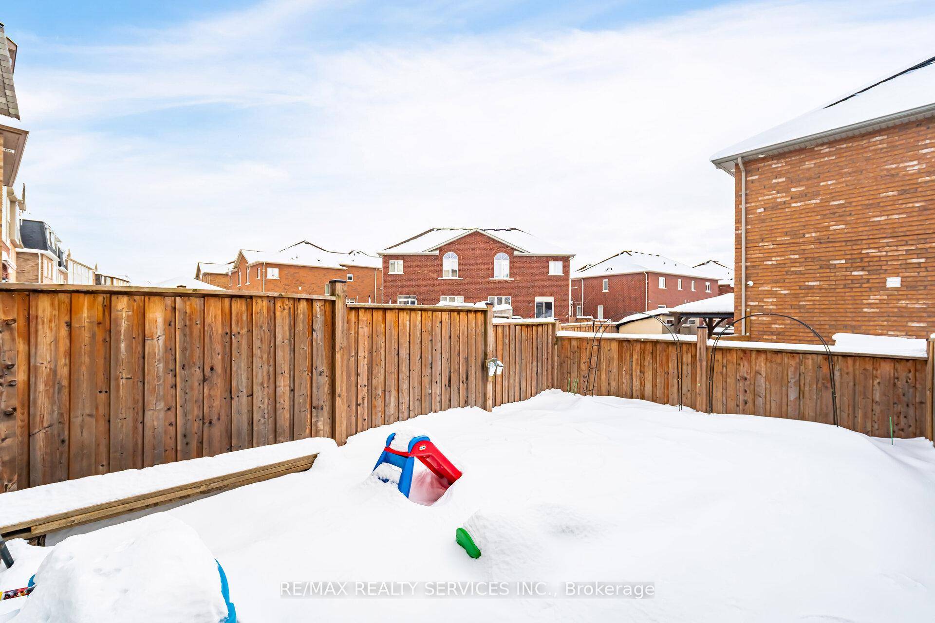 Photo 39 of 98 Memory Lane, Brampton, Northwest Brampton — HOMEH
