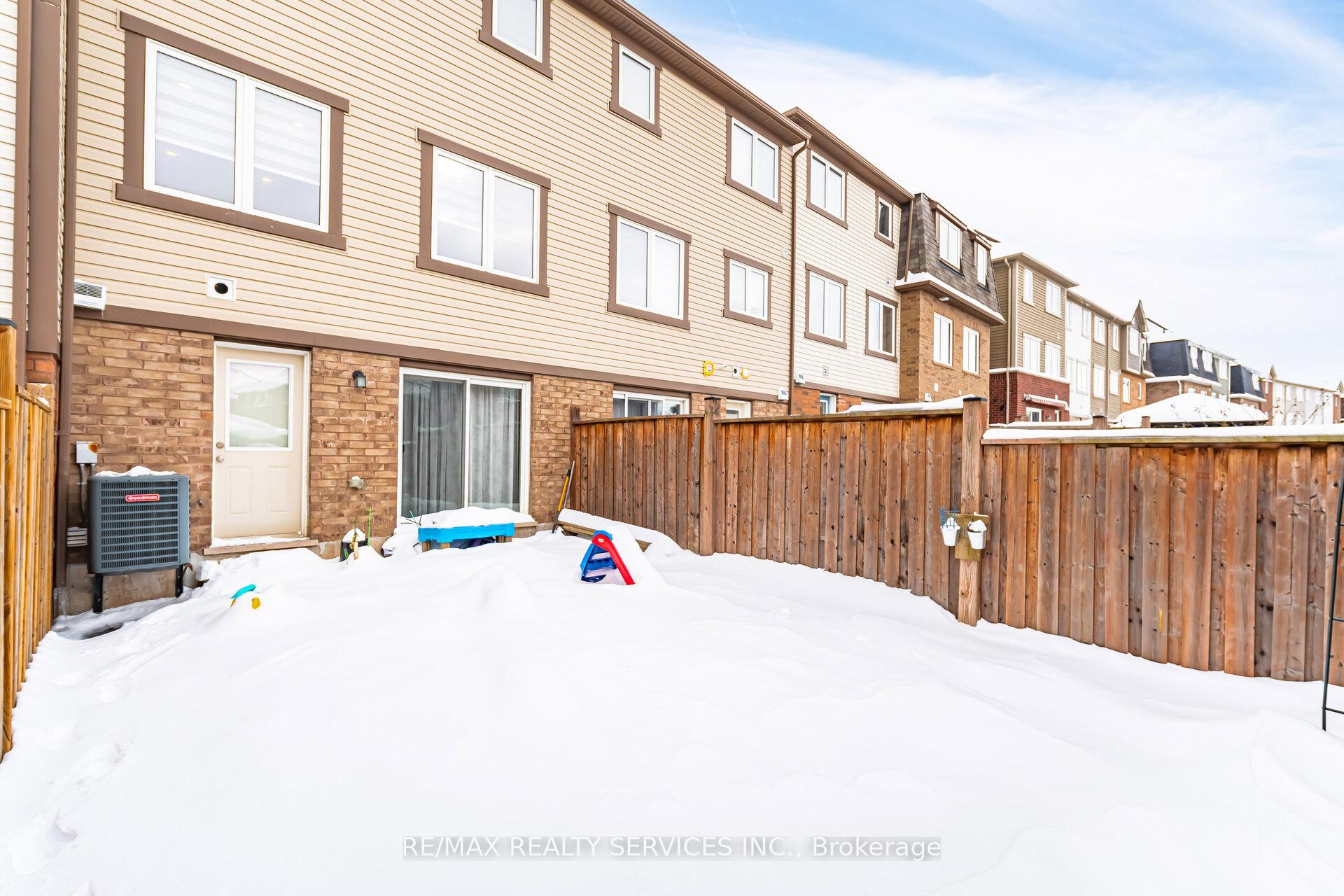 Photo 40 of 98 Memory Lane, Brampton, Northwest Brampton — HOMEH