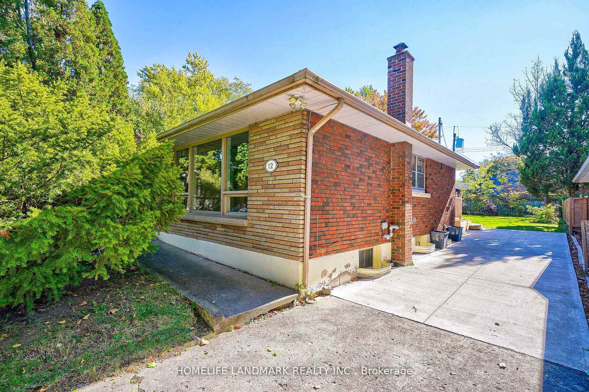 Photo 3 of 12 Macbeth Boulevard, St. Catharines, Glendale/Glenridge — HOMEH
