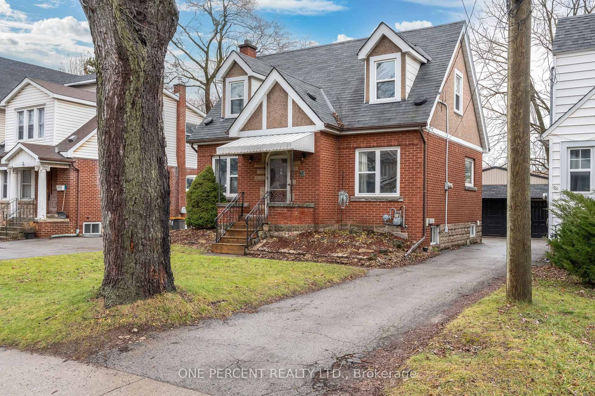 Photo 2 of 22 Norfolk Street N, Hamilton, Ainslie Wood — HOMEH