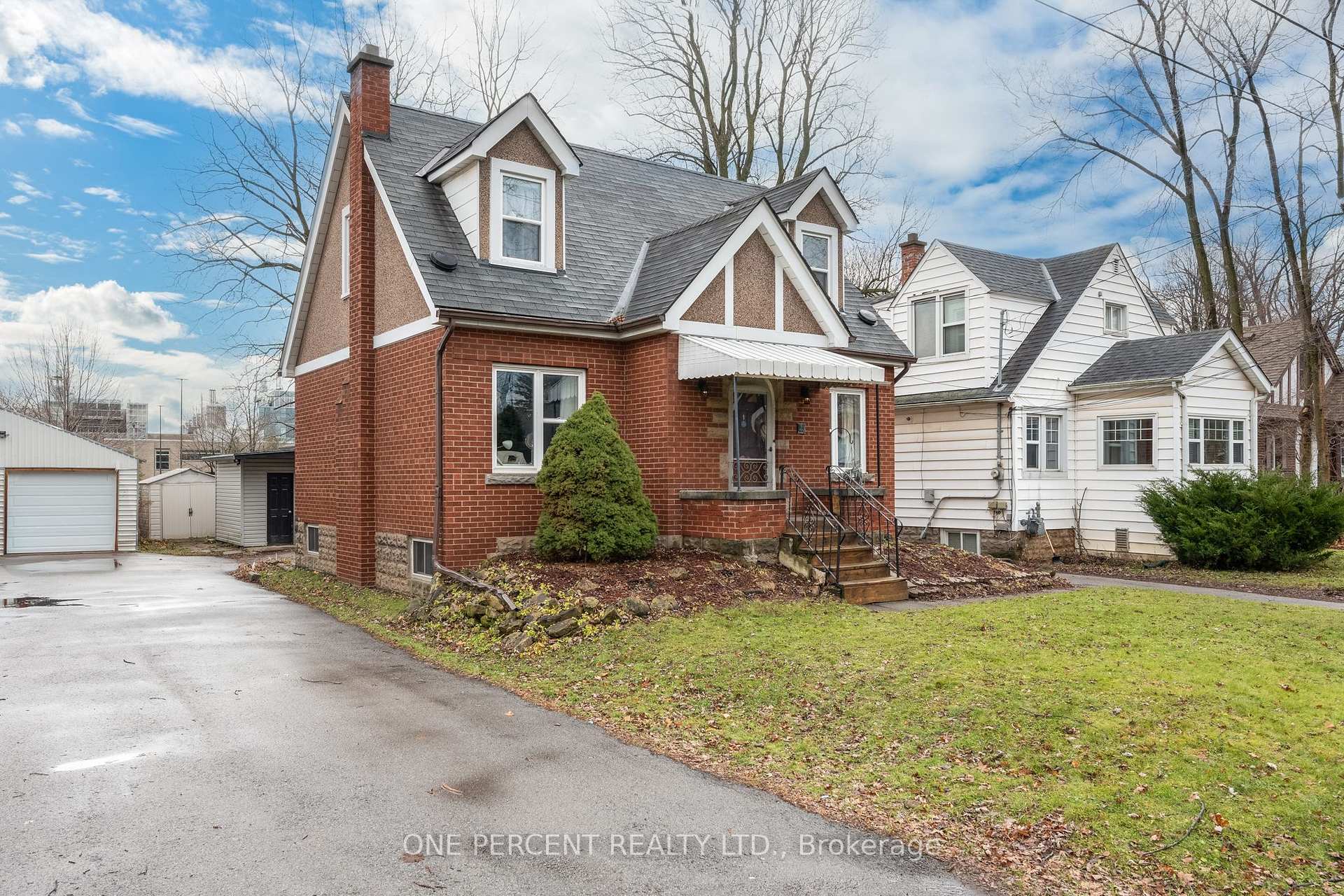 Photo 3 of 22 Norfolk Street N, Hamilton, Ainslie Wood — HOMEH