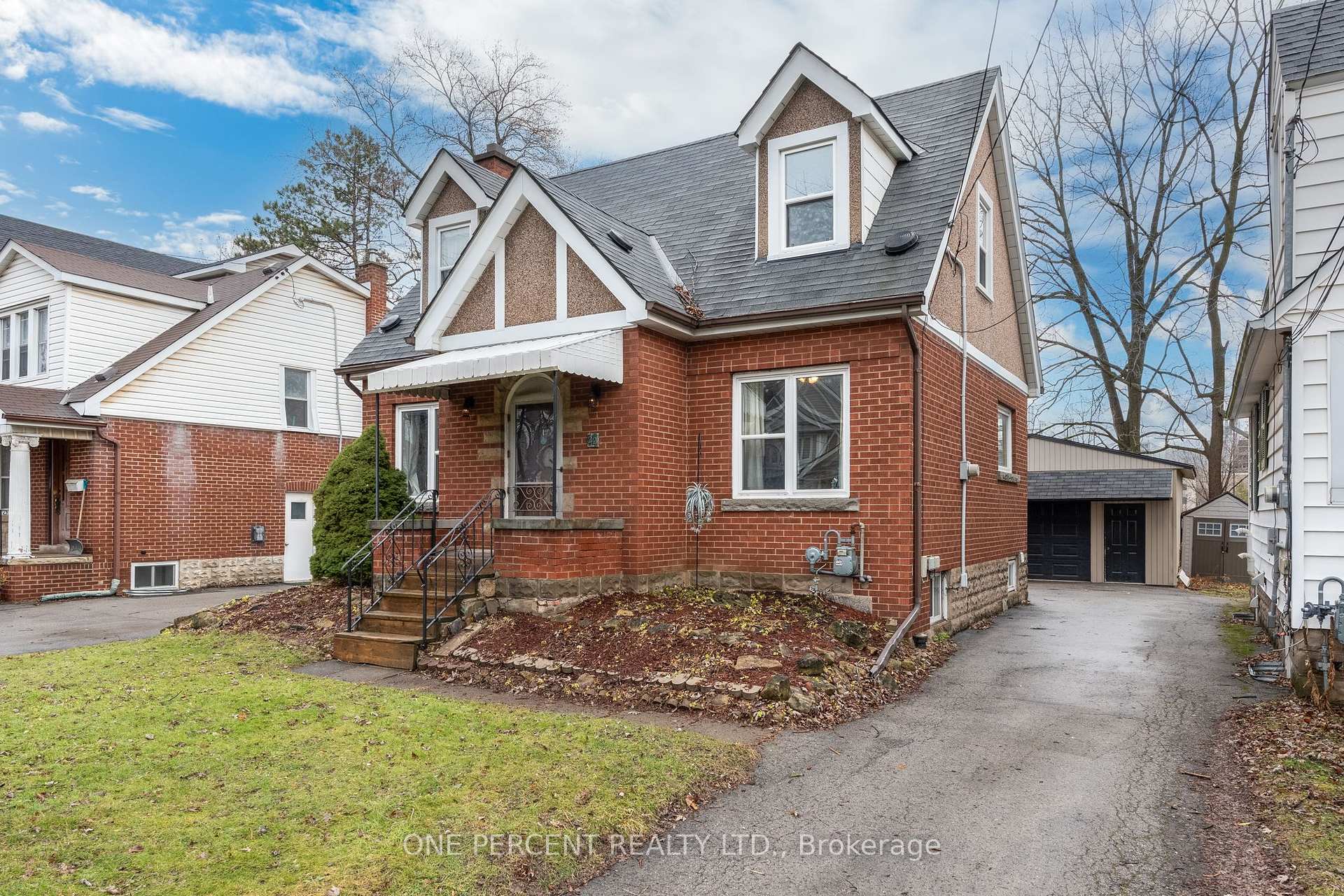 Photo 4 of 22 Norfolk Street N, Hamilton, Ainslie Wood — HOMEH