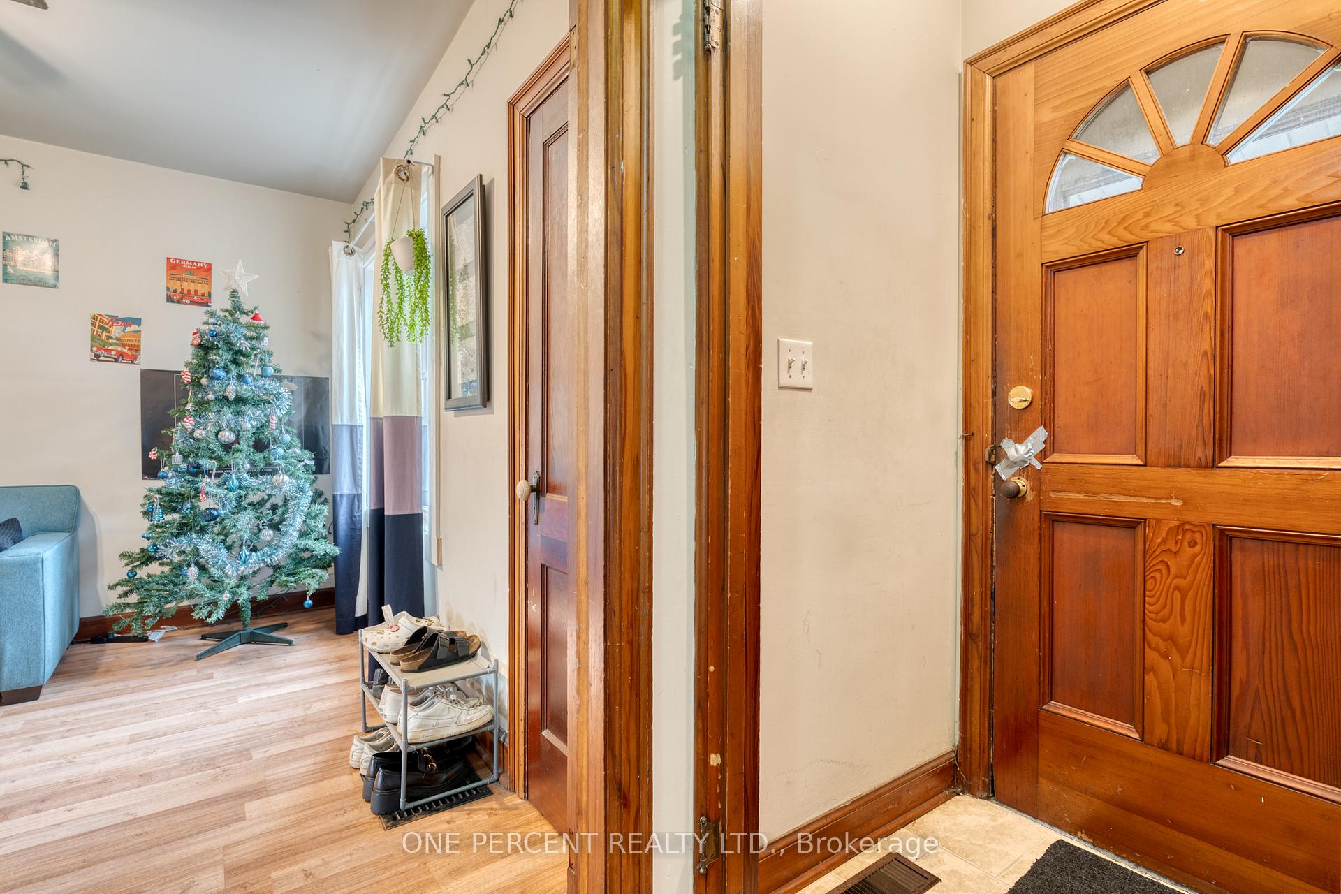 Photo 5 of 22 Norfolk Street N, Hamilton, Ainslie Wood — HOMEH