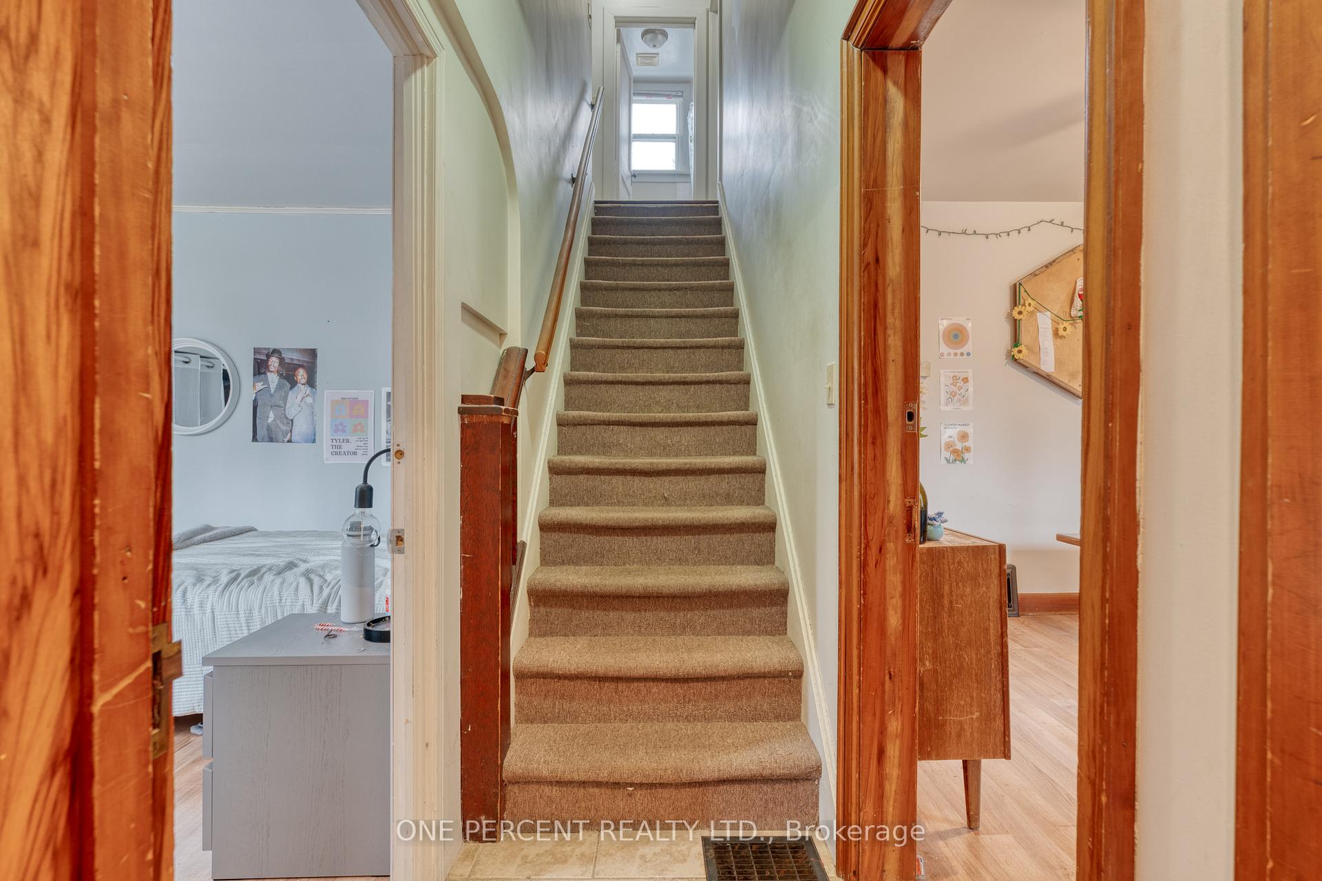 Photo 6 of 22 Norfolk Street N, Hamilton, Ainslie Wood — HOMEH