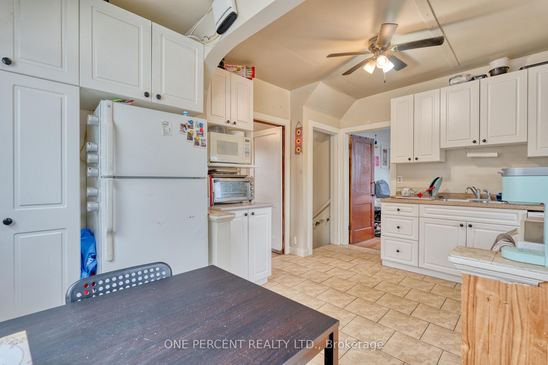 Photo 13 of 22 Norfolk Street N, Hamilton, Ainslie Wood — HOMEH