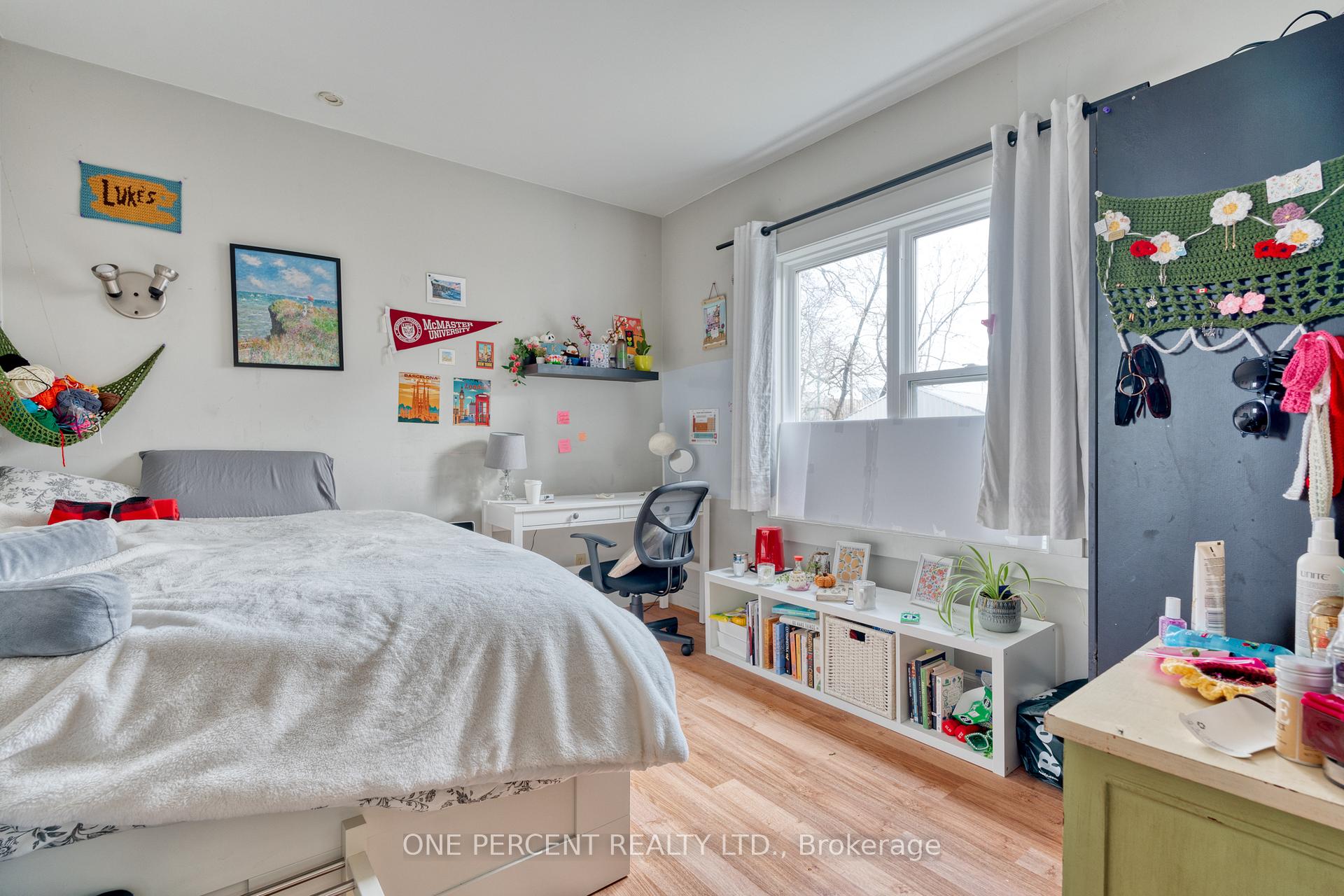Photo 15 of 22 Norfolk Street N, Hamilton, Ainslie Wood — HOMEH