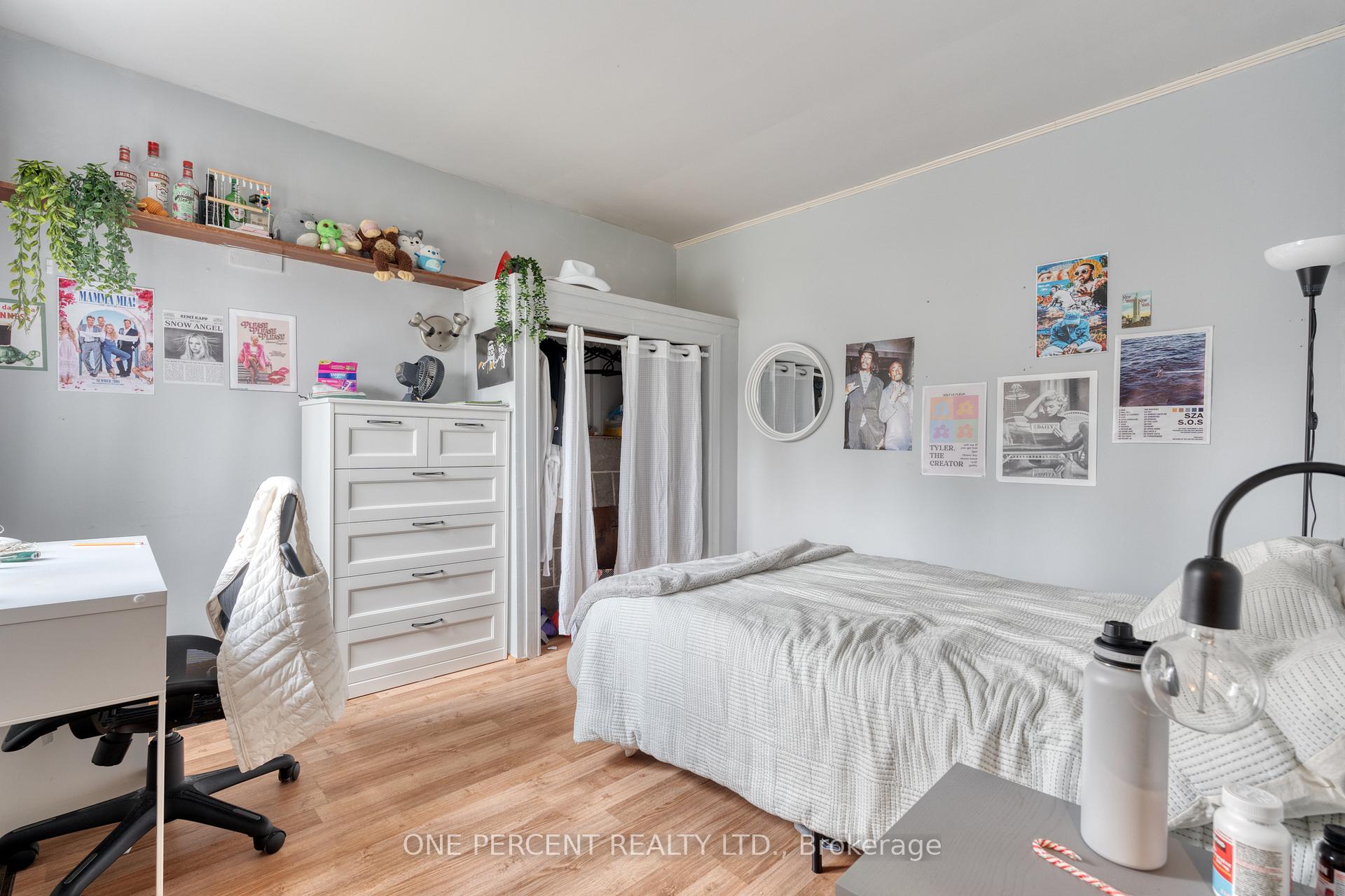 Photo 16 of 22 Norfolk Street N, Hamilton, Ainslie Wood — HOMEH