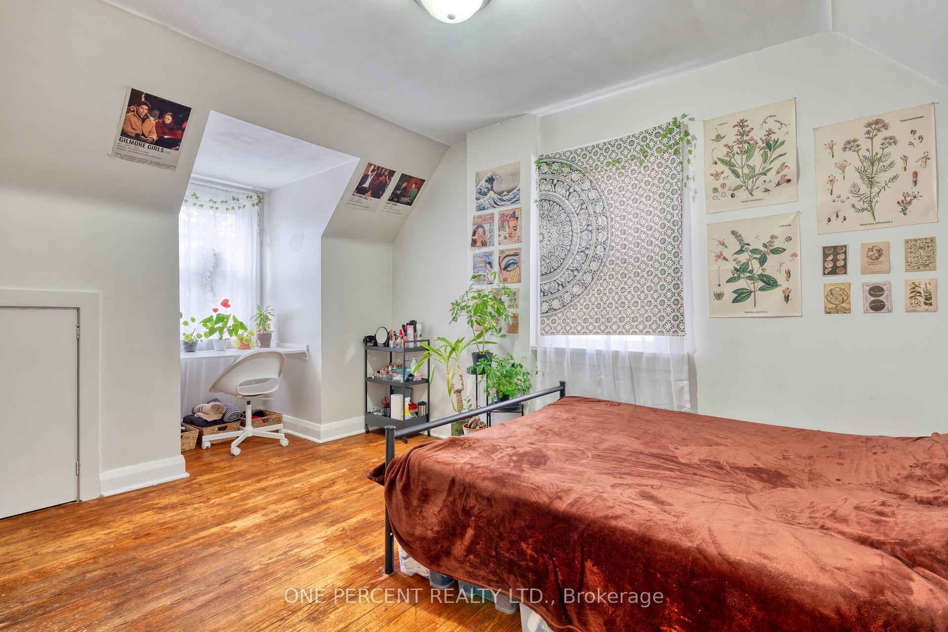 Photo 17 of 22 Norfolk Street N, Hamilton, Ainslie Wood — HOMEH