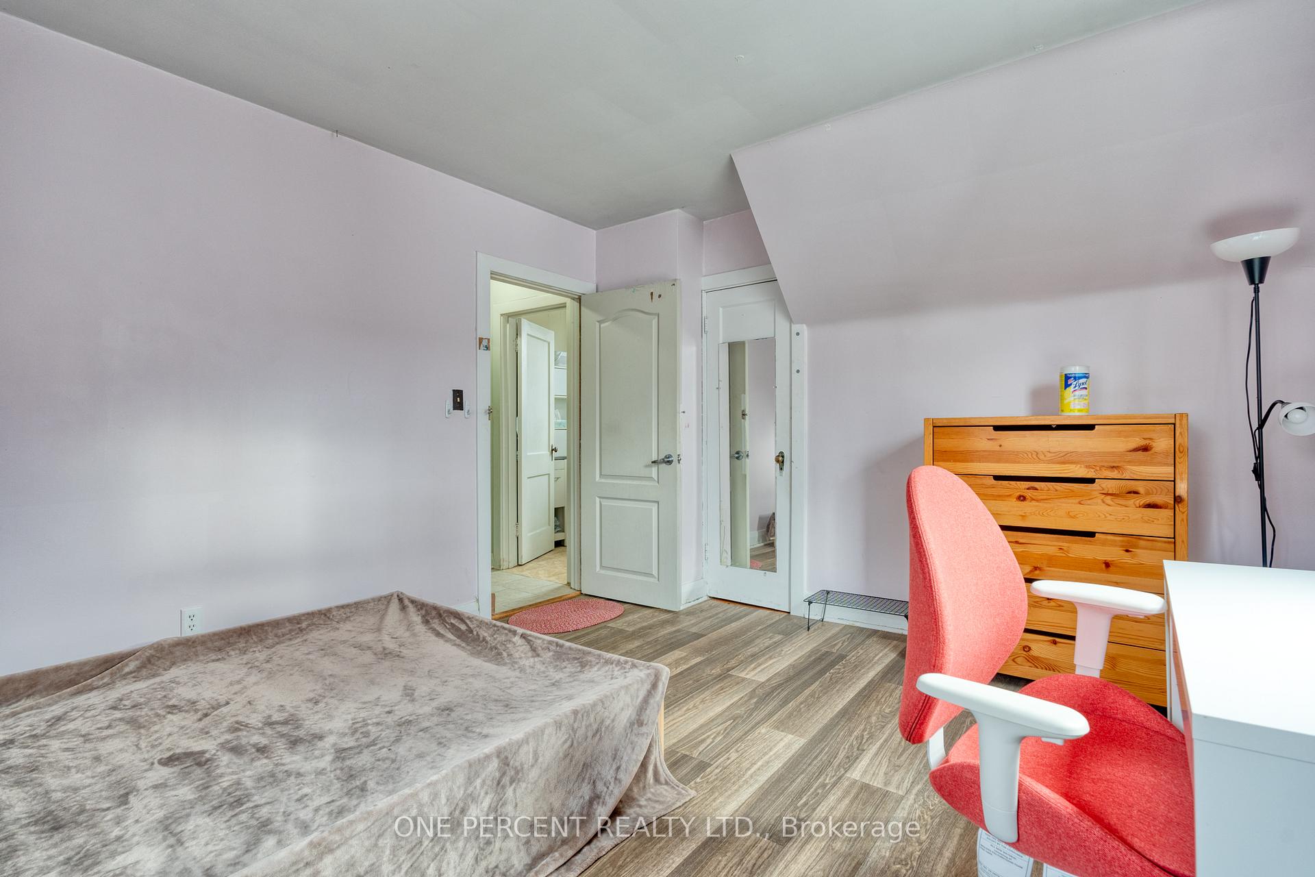 Photo 20 of 22 Norfolk Street N, Hamilton, Ainslie Wood — HOMEH