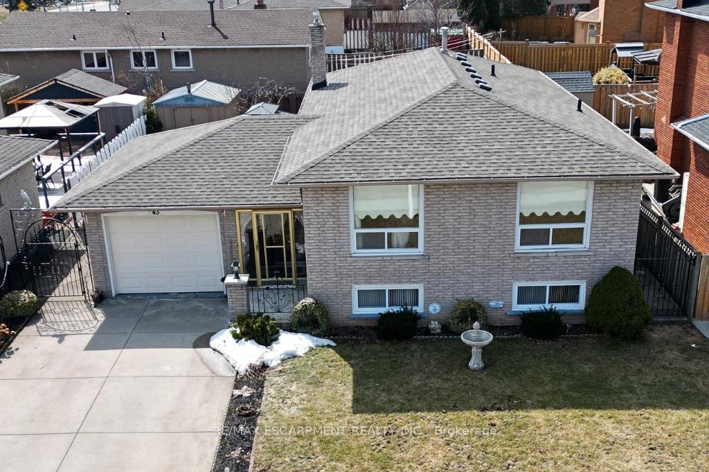 Photo 4 of 43 Seaton Place Drive, Hamilton, Stoney Creek — HOMEH