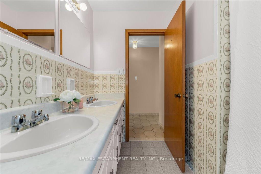 Photo 30 of 43 Seaton Place Drive, Hamilton, Stoney Creek — HOMEH