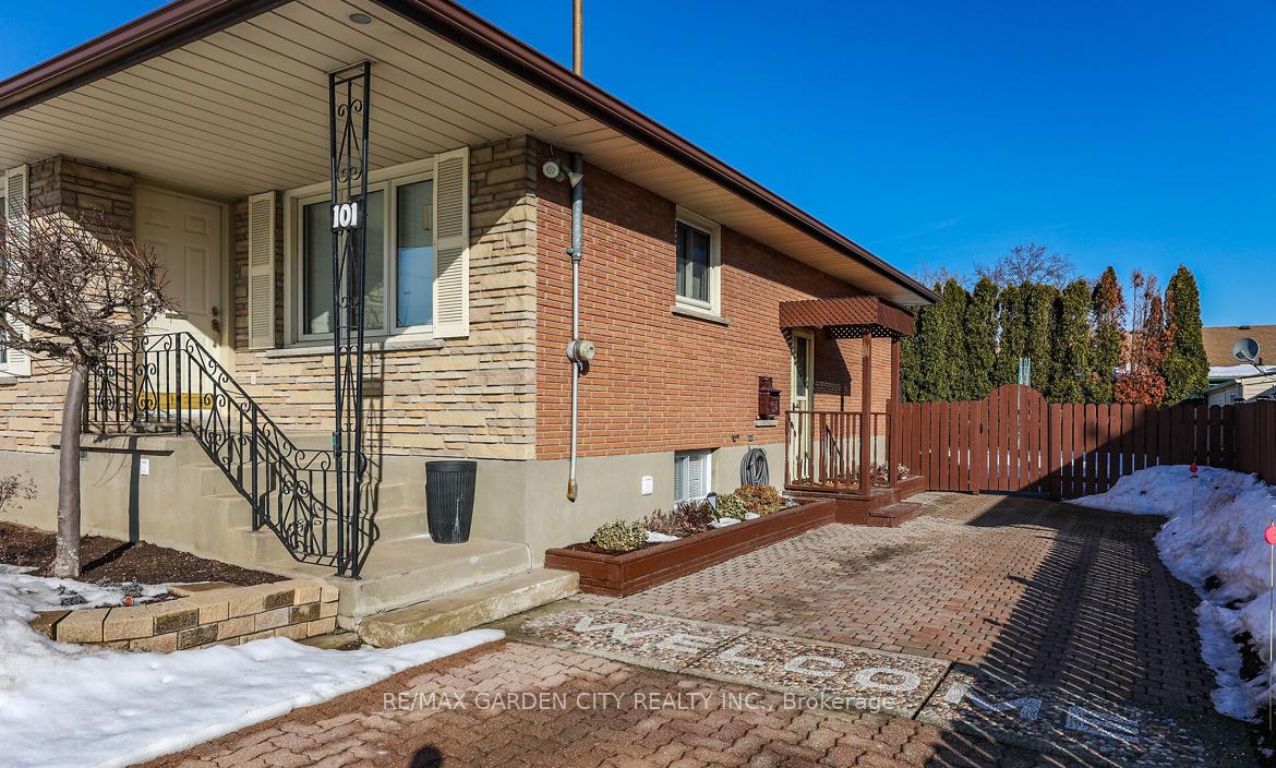 Photo 3 of 101 Scott Street, St. Catharines, Lakeport — HOMEH