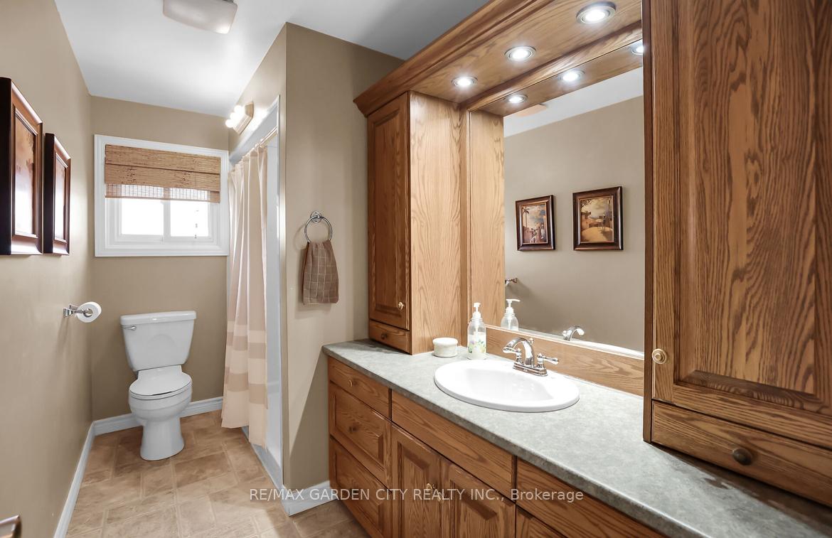 Photo 14 of 101 Scott Street, St. Catharines, Lakeport — HOMEH