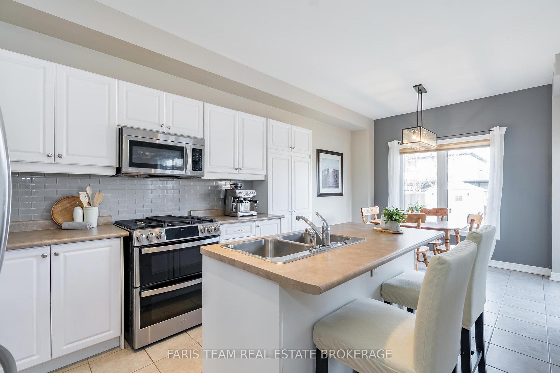 Photo 2 of 55 Robertson Street, Collingwood — HOMEH