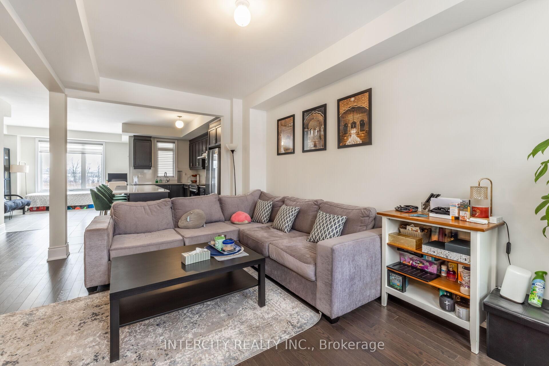 Photo 9 of 32 Foxsparrow Road, Brampton, Sandringham-Wellington — HOMEH