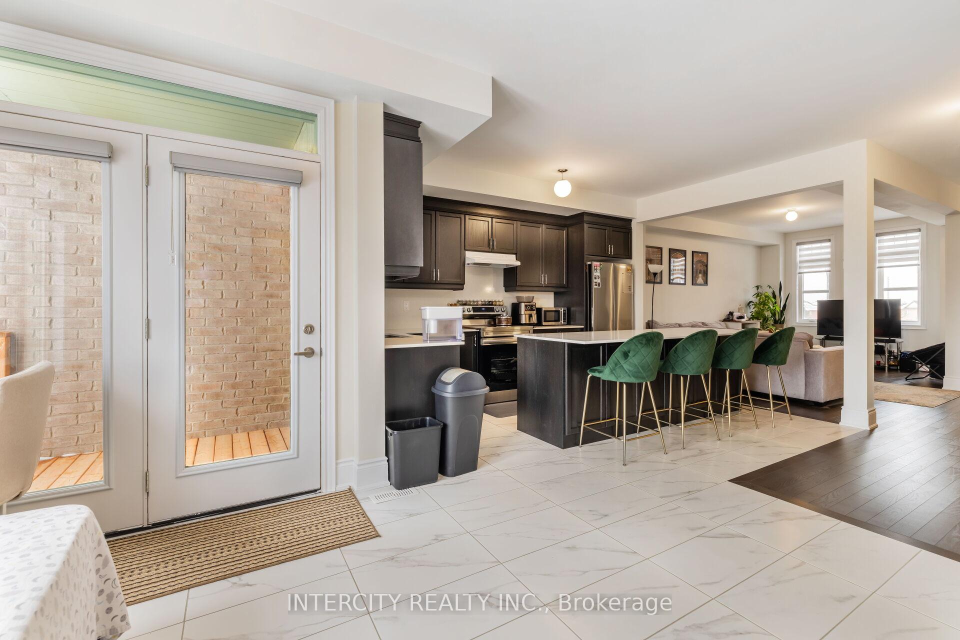 Photo 12 of 32 Foxsparrow Road, Brampton, Sandringham-Wellington — HOMEH