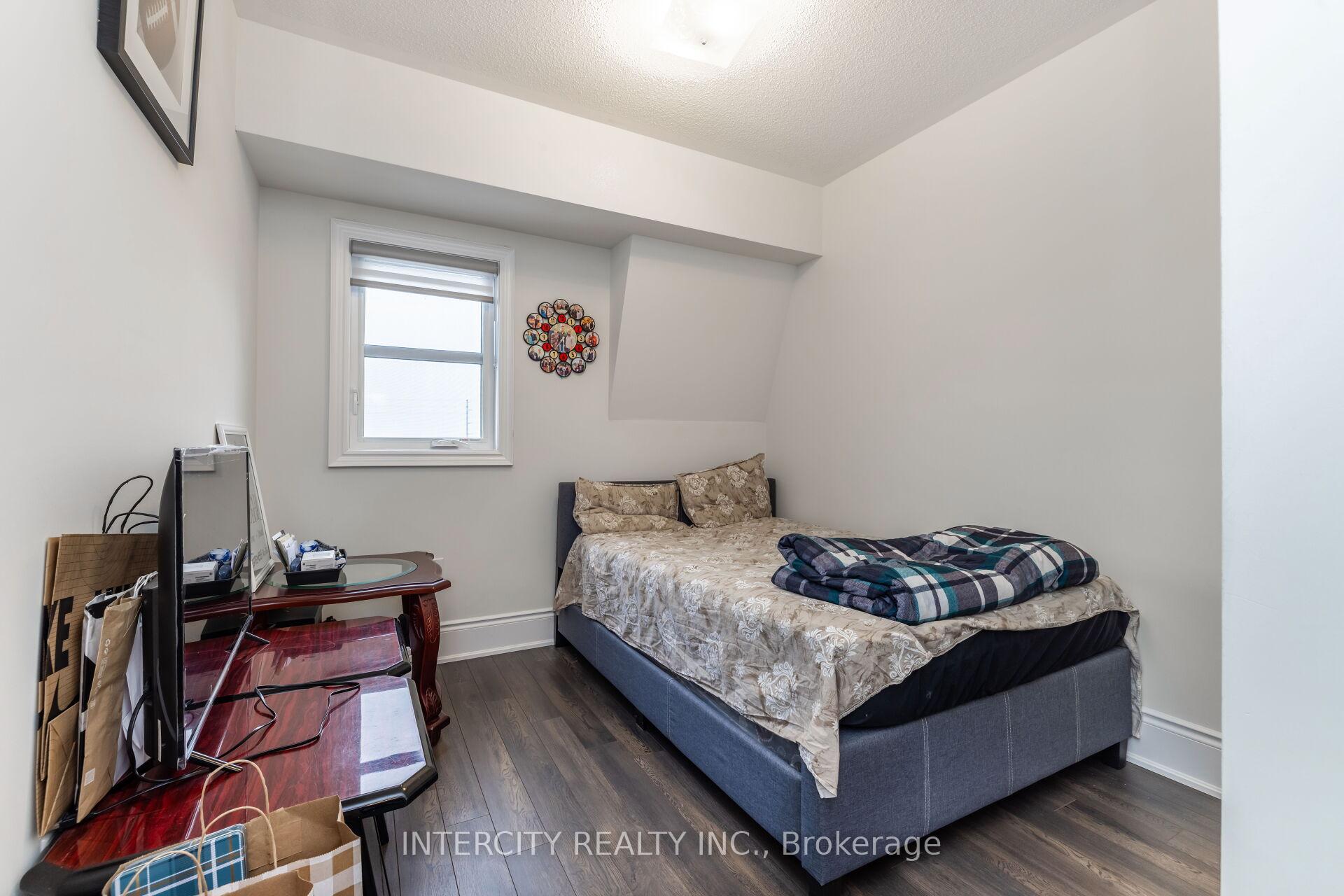Photo 21 of 32 Foxsparrow Road, Brampton, Sandringham-Wellington — HOMEH