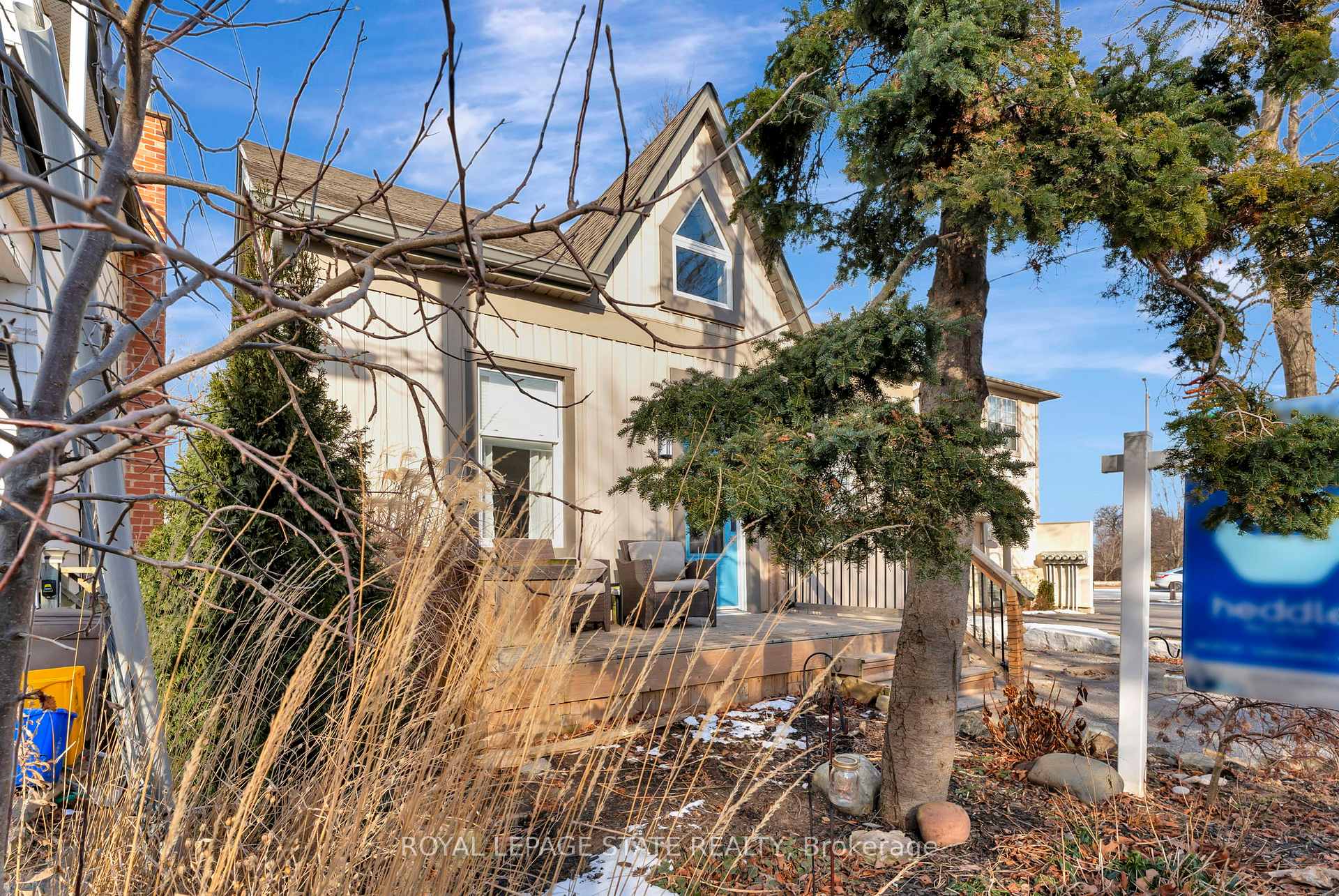 Photo 2 of 53 Woodbine Crescent, Hamilton, Strathcona — HOMEH