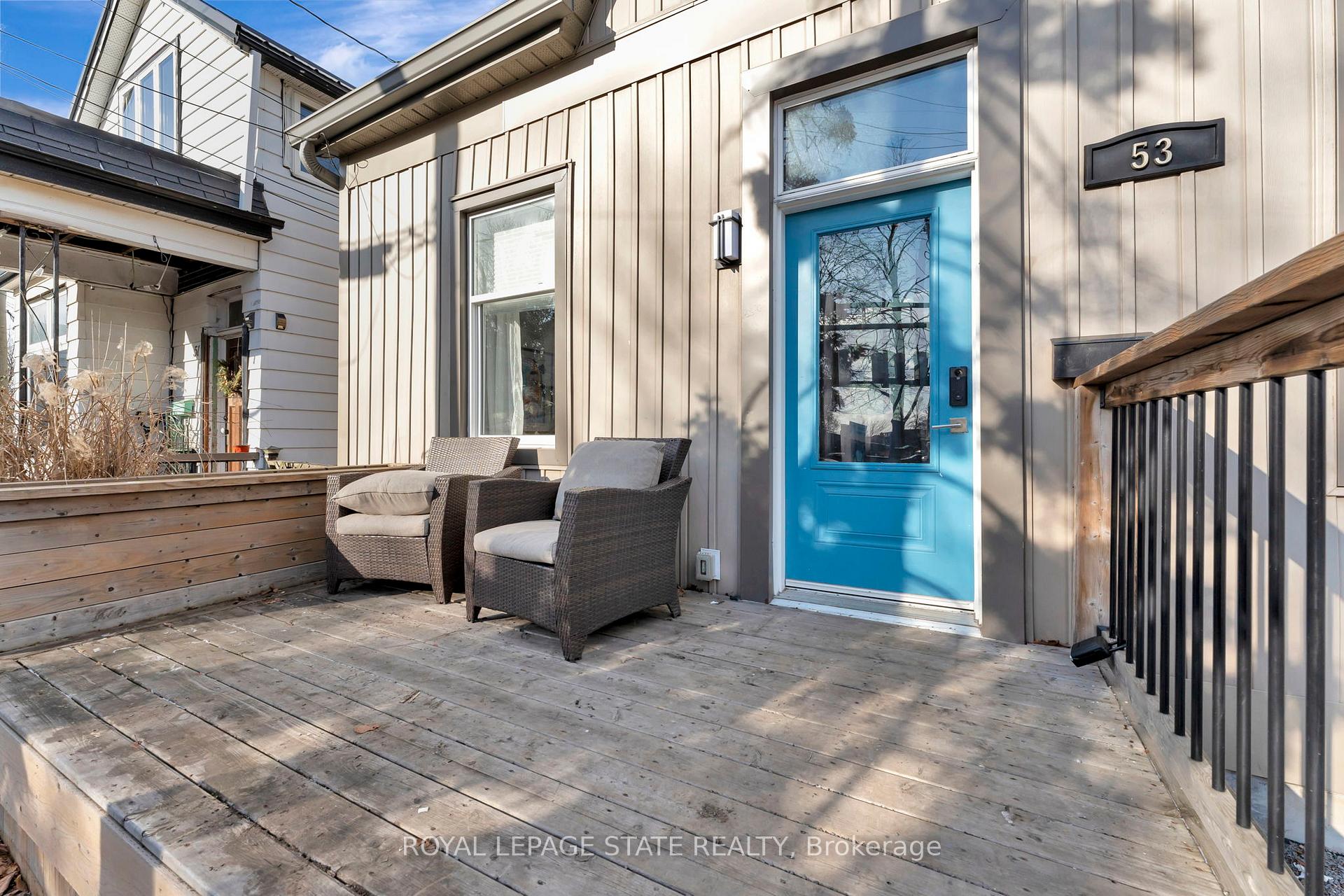 Photo 3 of 53 Woodbine Crescent, Hamilton, Strathcona — HOMEH