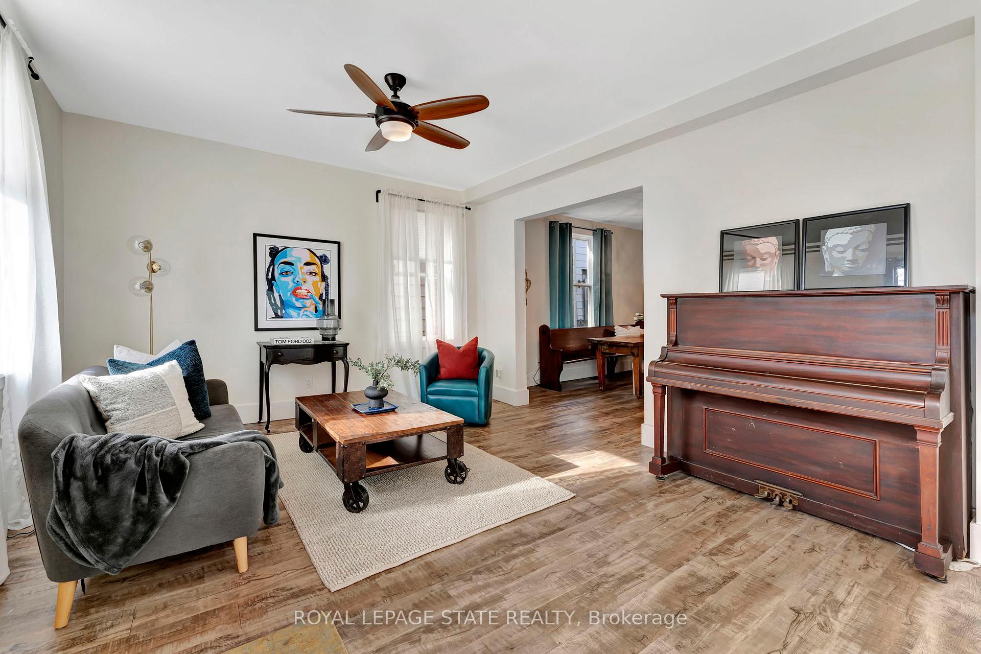 Photo 5 of 53 Woodbine Crescent, Hamilton, Strathcona — HOMEH