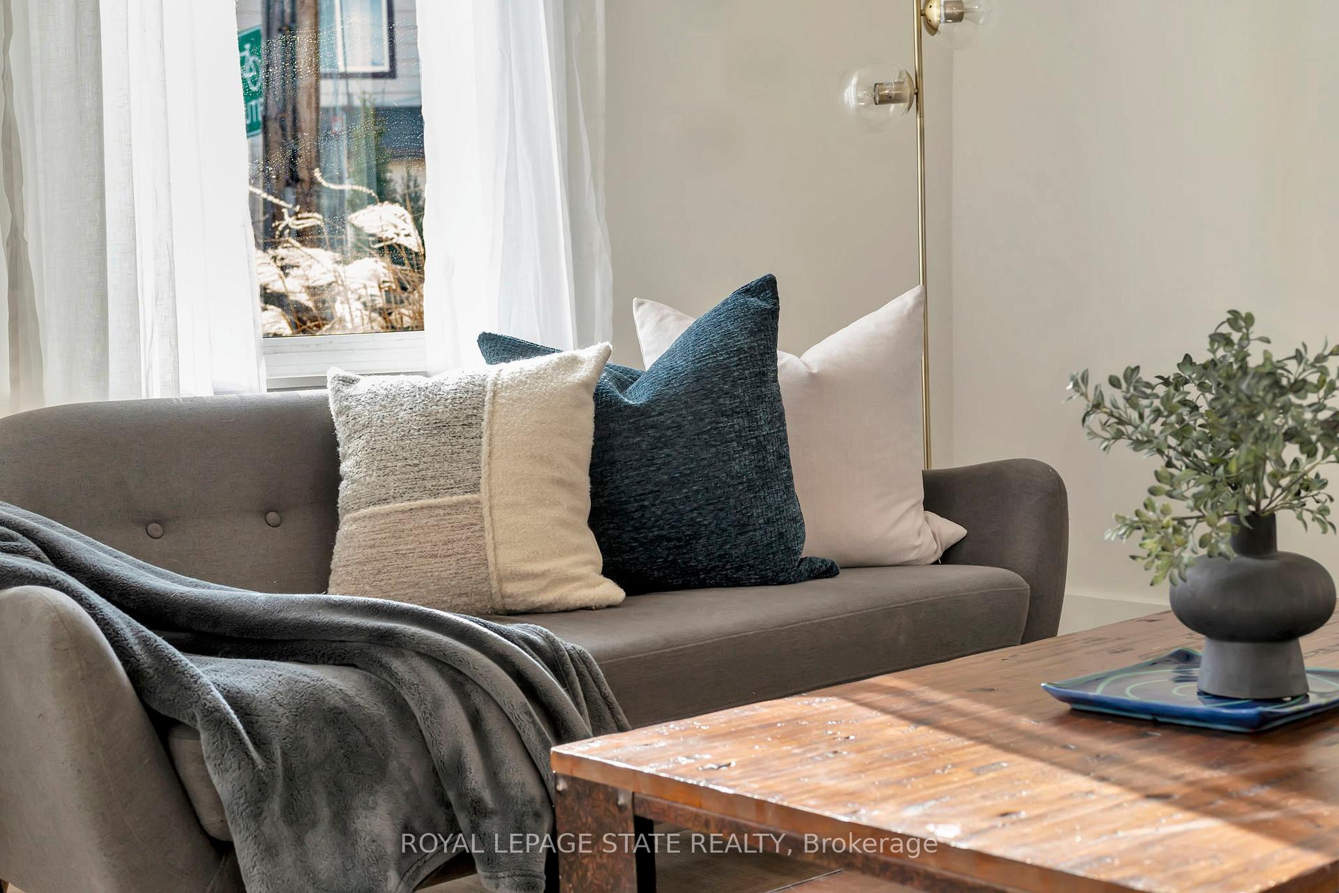 Photo 6 of 53 Woodbine Crescent, Hamilton, Strathcona — HOMEH
