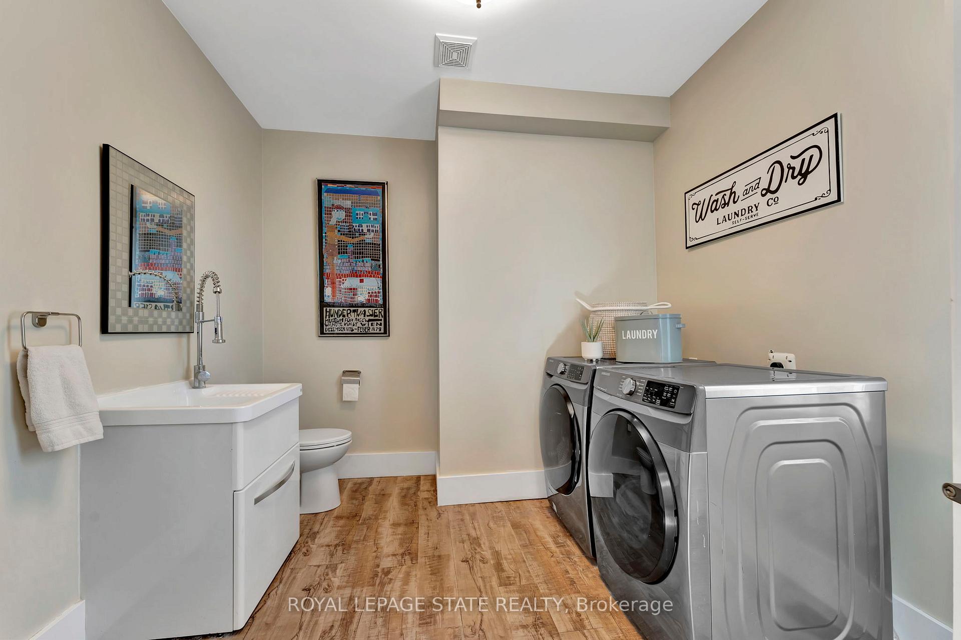 Photo 17 of 53 Woodbine Crescent, Hamilton, Strathcona — HOMEH