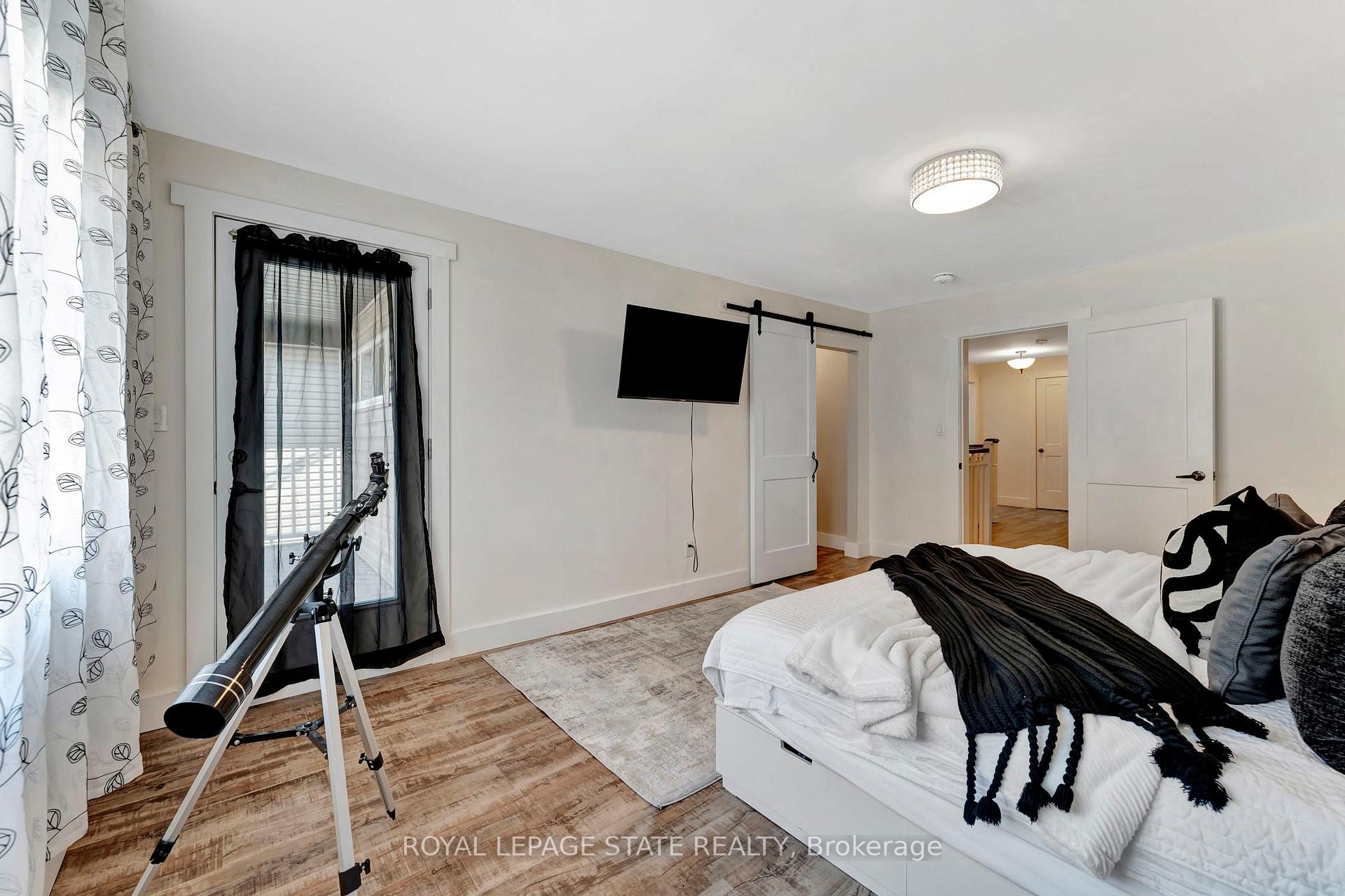 Photo 21 of 53 Woodbine Crescent, Hamilton, Strathcona — HOMEH