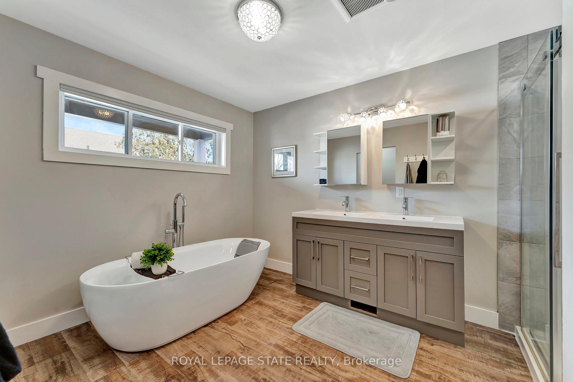 Photo 24 of 53 Woodbine Crescent, Hamilton, Strathcona — HOMEH