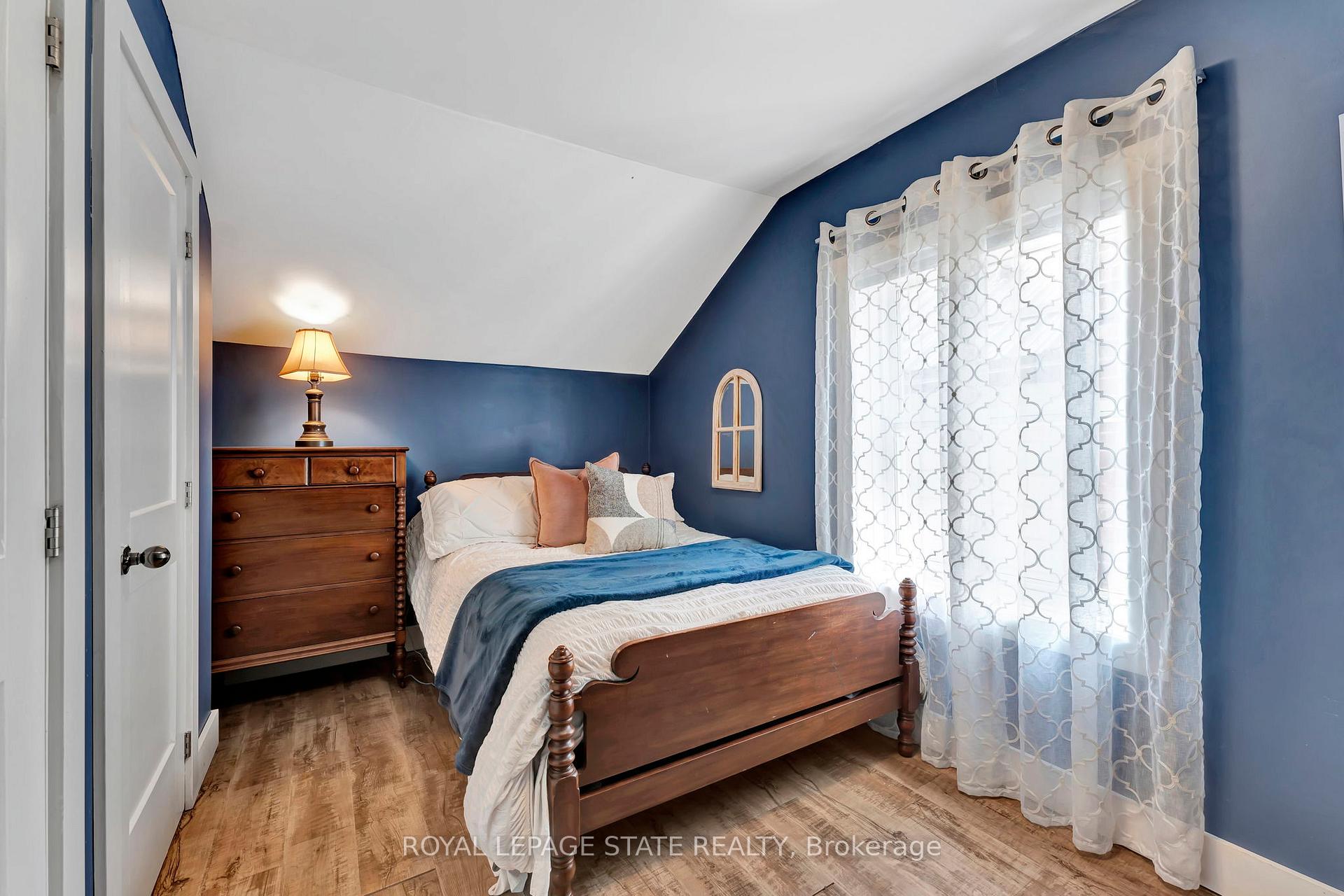 Photo 26 of 53 Woodbine Crescent, Hamilton, Strathcona — HOMEH