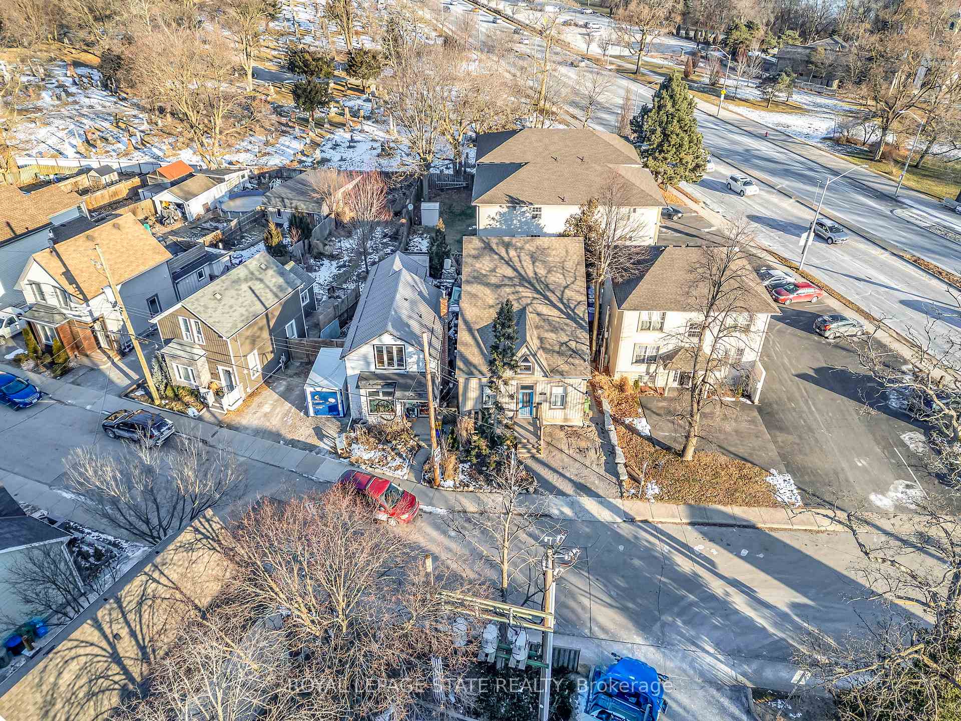 Photo 36 of 53 Woodbine Crescent, Hamilton, Strathcona — HOMEH